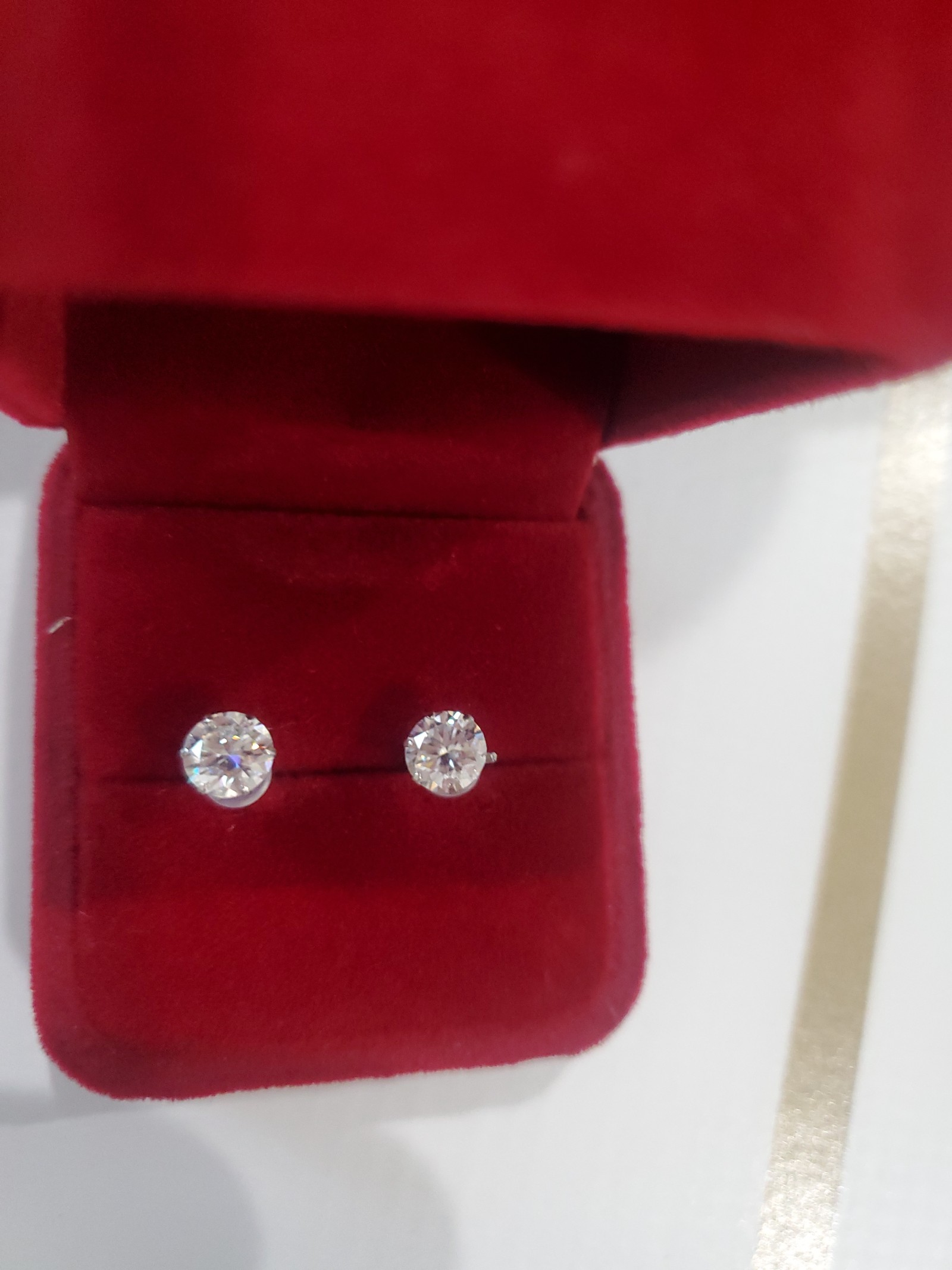 MOISANNITE Earrings in PLATINUM