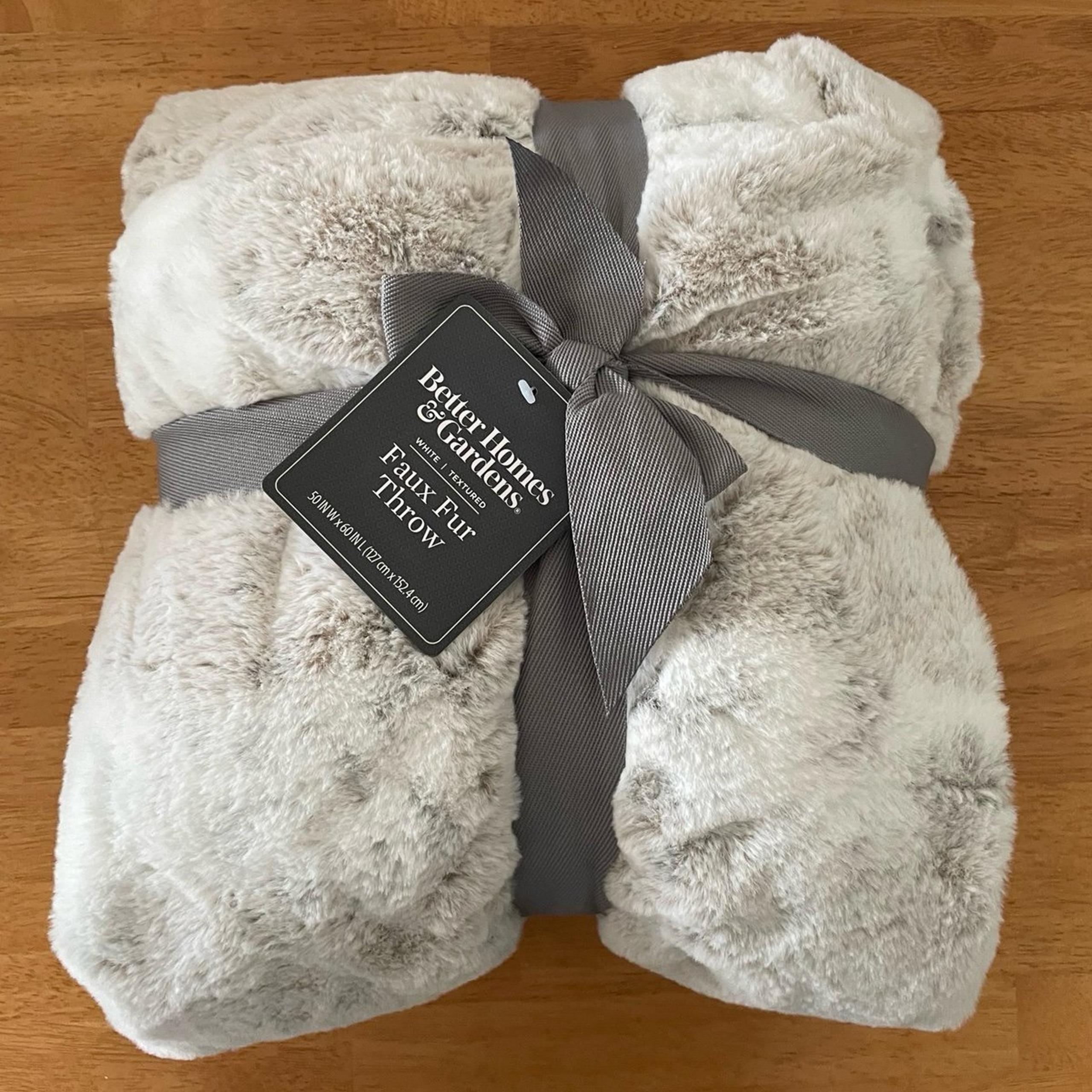 New! Better Homes and Gardens Faux Fur Throw Blanket