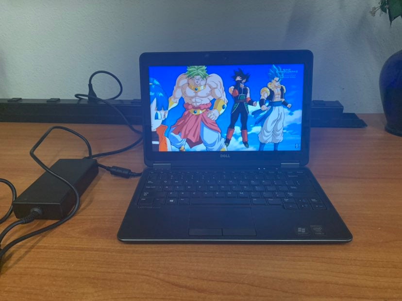 Dell Latitude E7240 Laptop i7 4600u 8GB