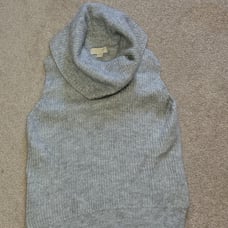Michael Kors Women’s medium Sleeveless cowl neck Sweater Light Gray. Used.