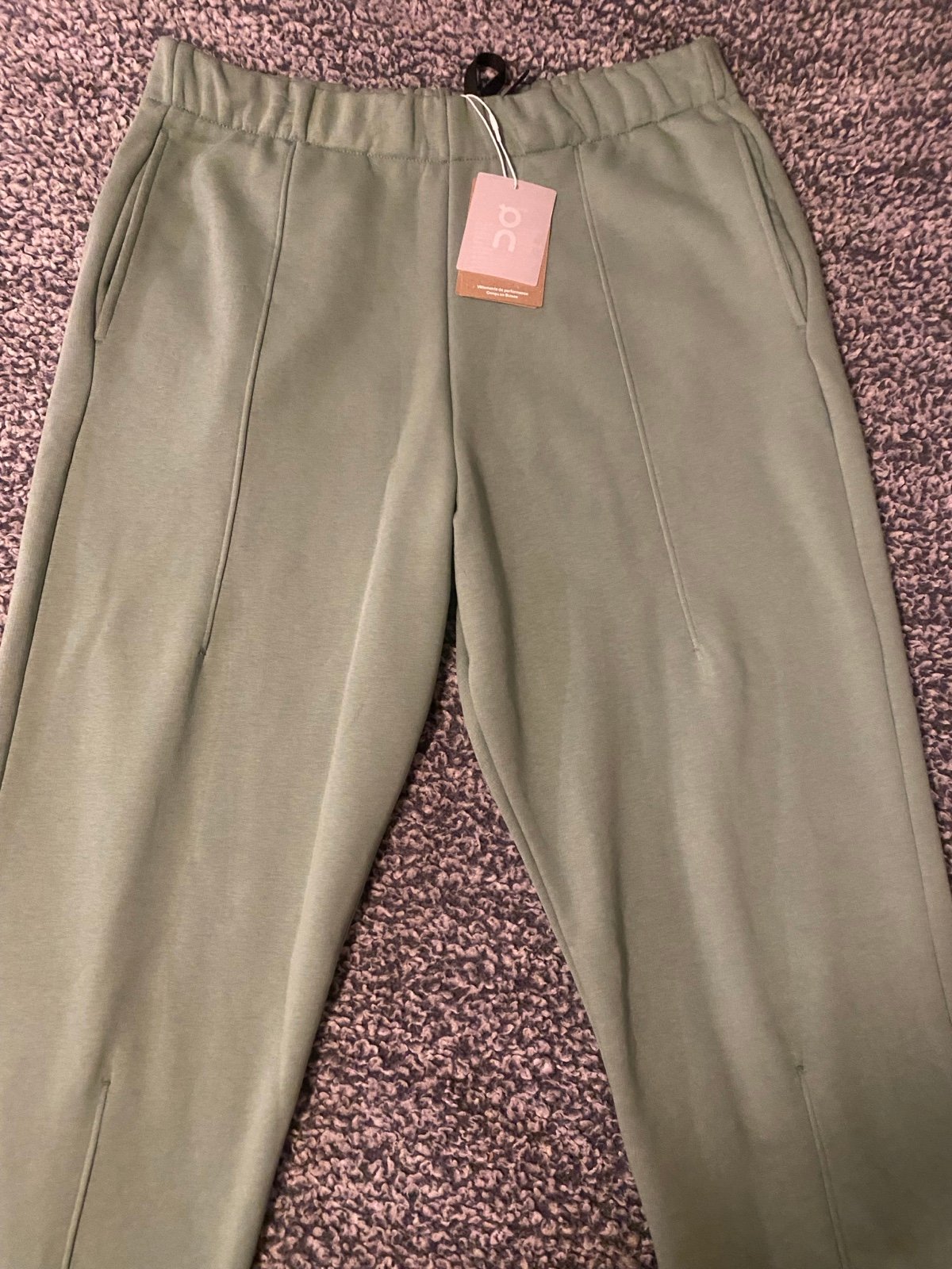 ON Running men’s size L Club Pant Sweat Pant in Ivy Color NWT!