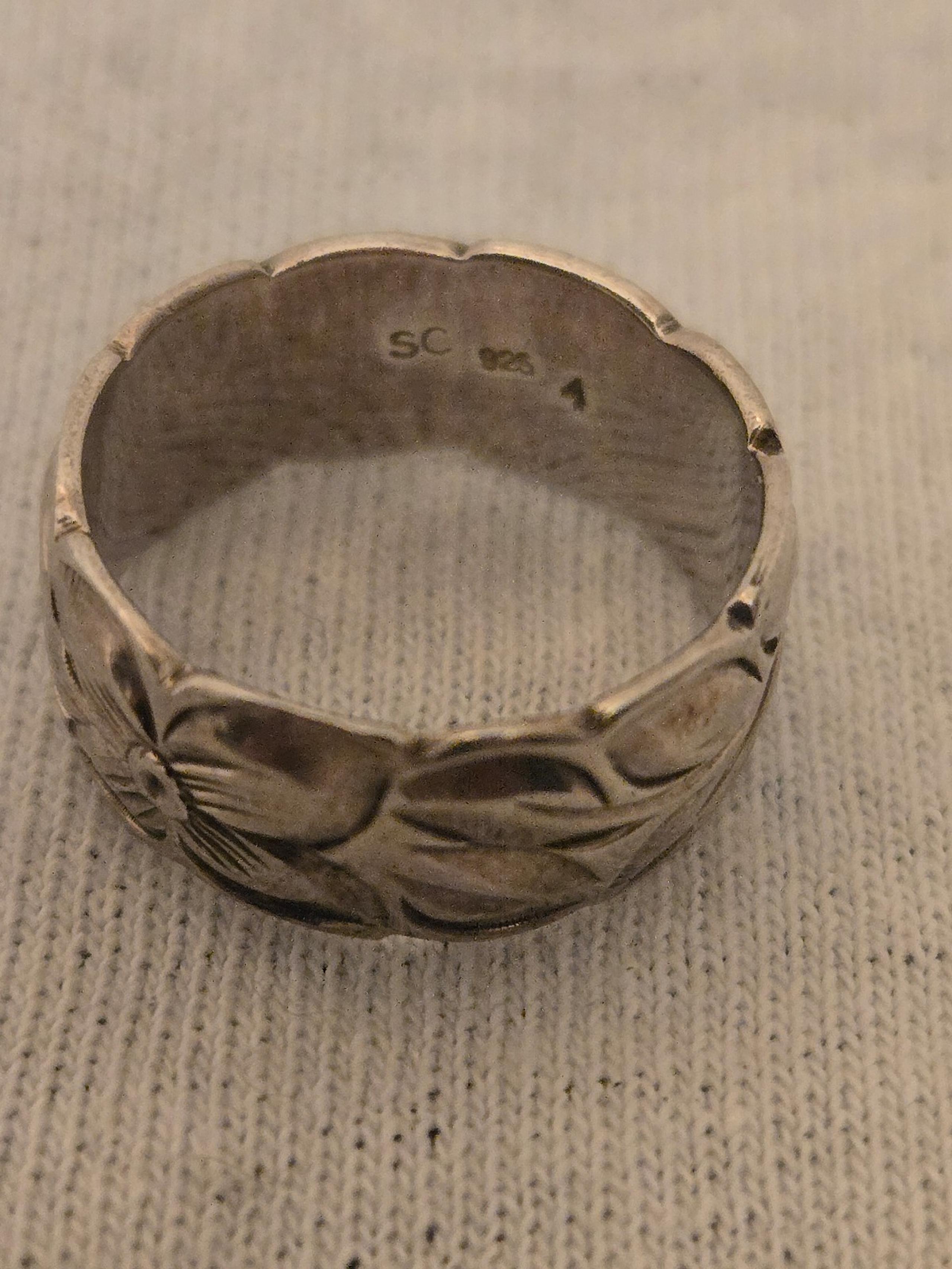 Small ring marked 925 size 4