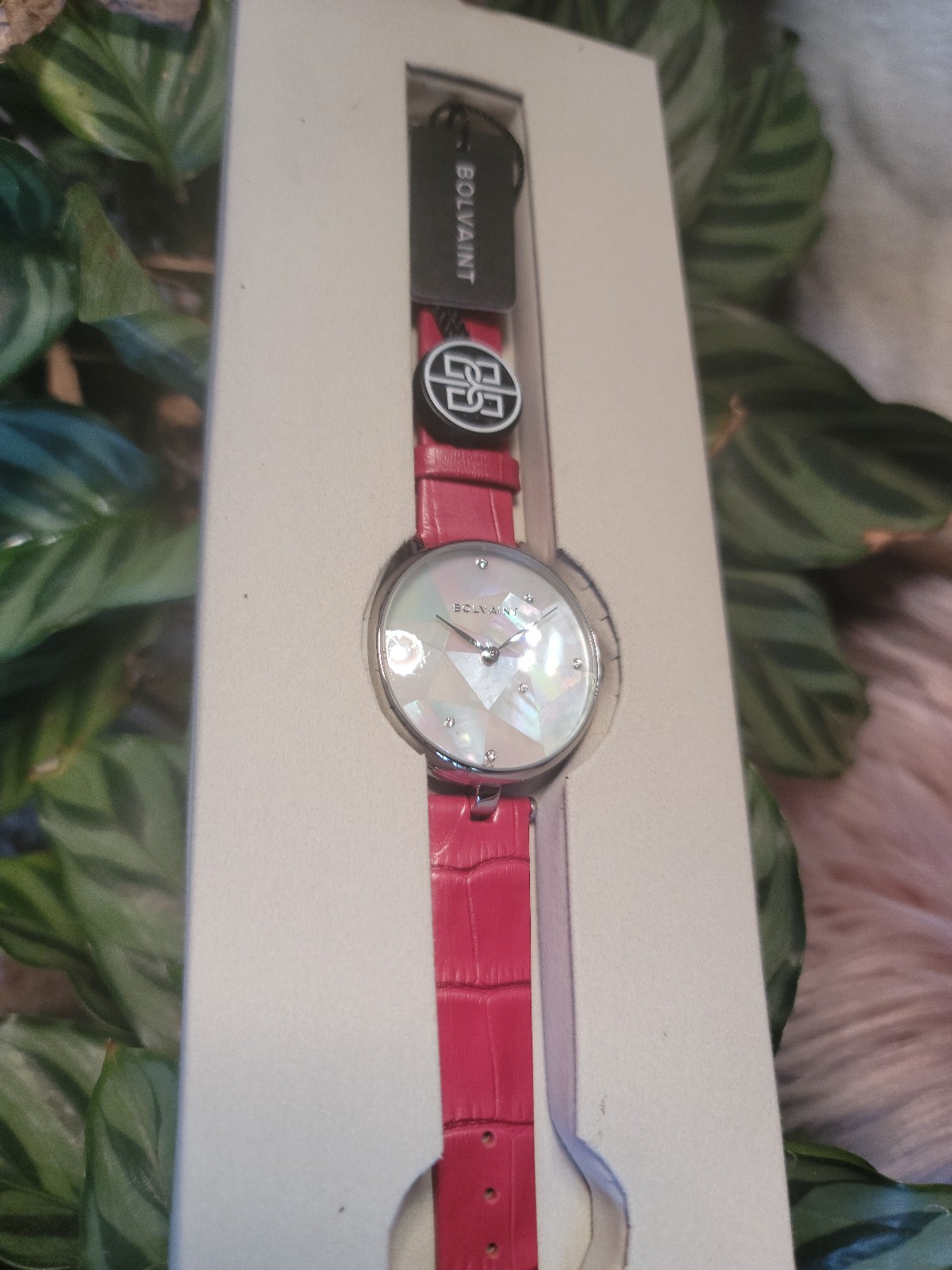 Bolvaint | The Vainui Mother-of-Pearl Ladies‚ Watch ‚ Silver & Garnet Red