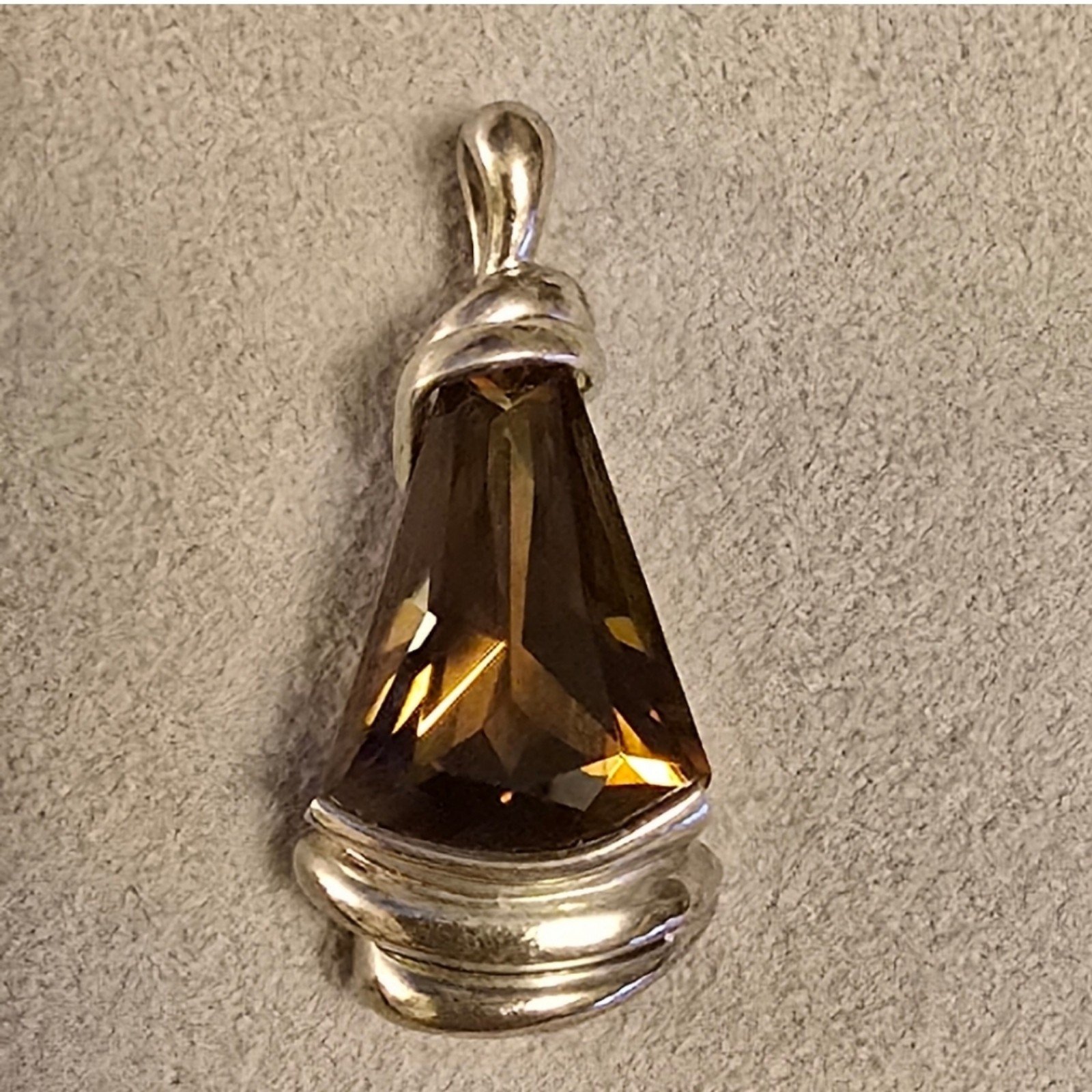 Hong Kong Lorenzo Smoky Topaz Pendant ¤