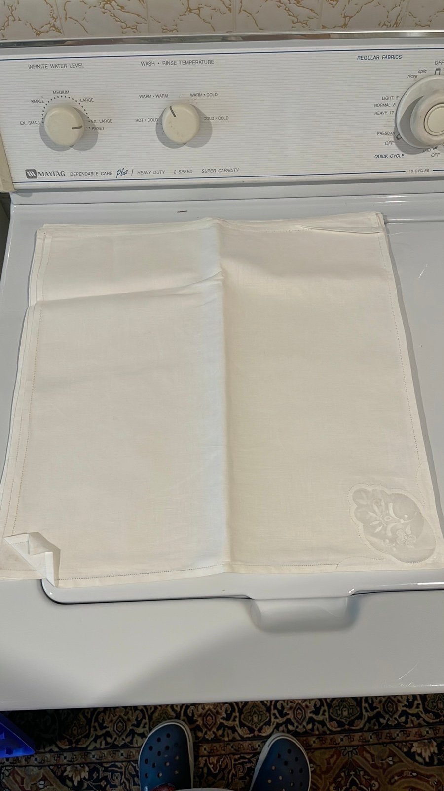 NWOT Beautiful appliqué white napkins Qty 12 12” square