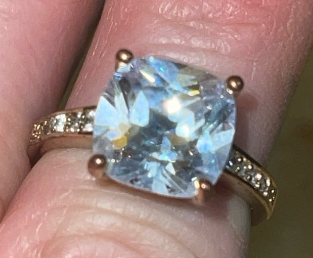 3 kt stone gold ring