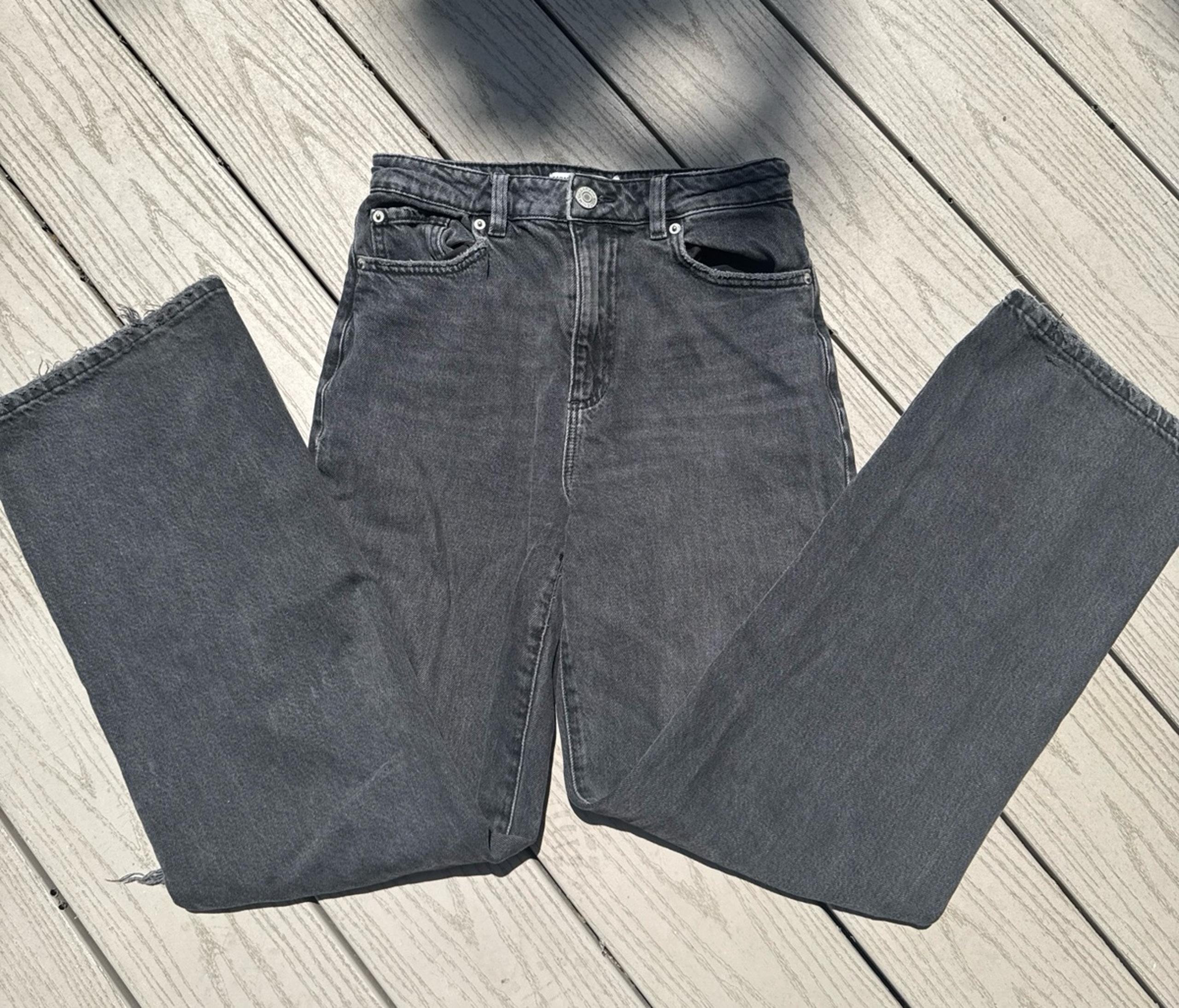 Denim Jambe Large Wide Leg Black Jeans Distressed Size 3 / 26” EUC - Garage