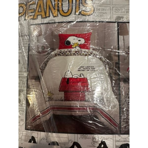 Brand New! Peanuts 4 Piece Twin Bed Set!