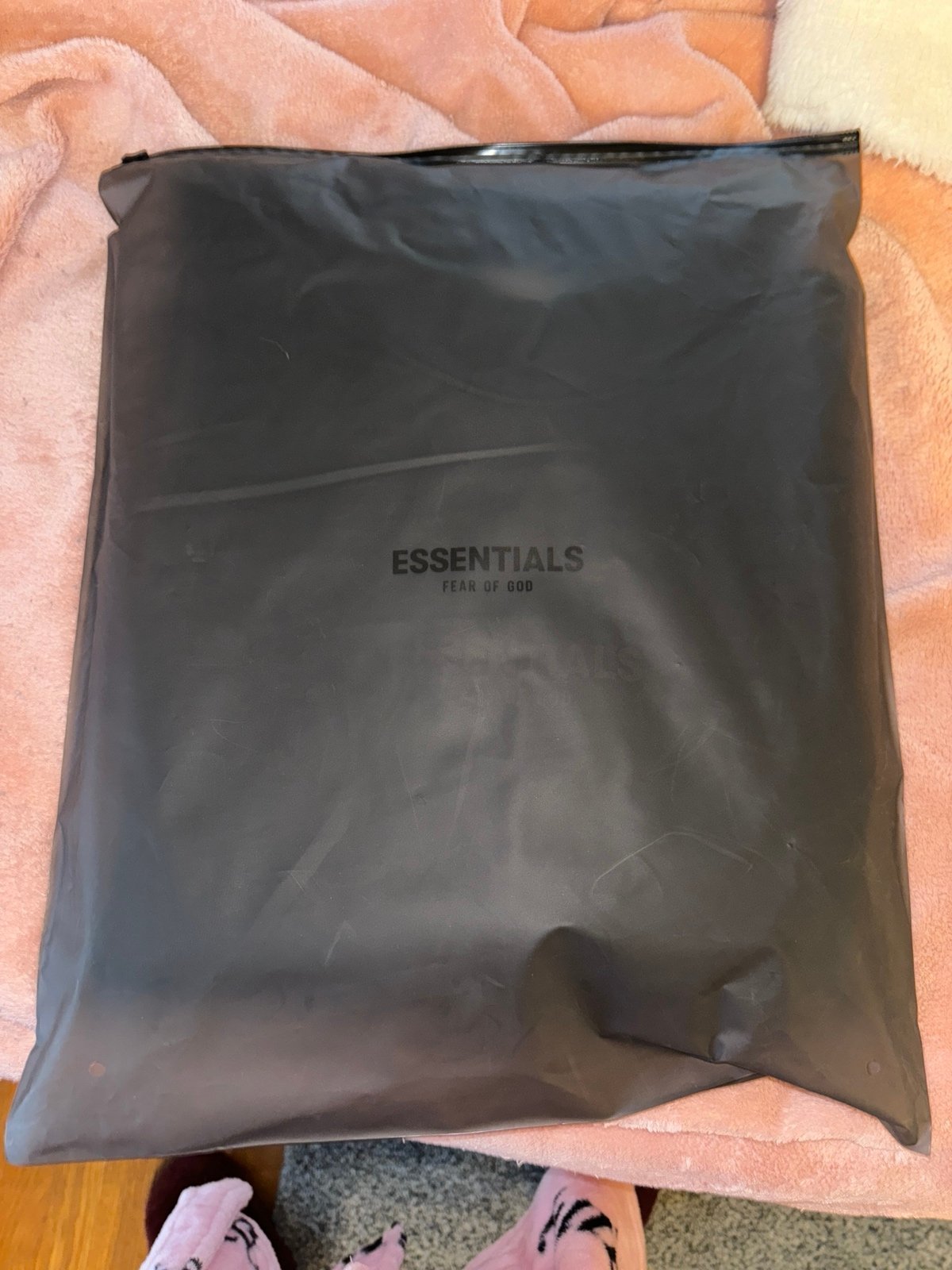 essentials fear of god crewneck off black
