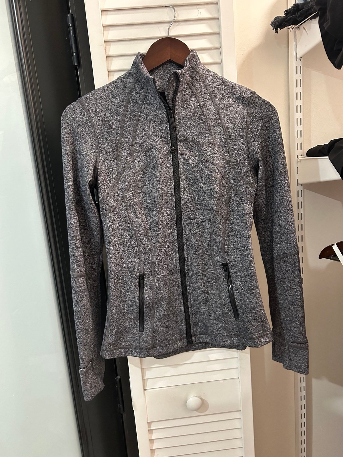 Lululemon define jacket size 6