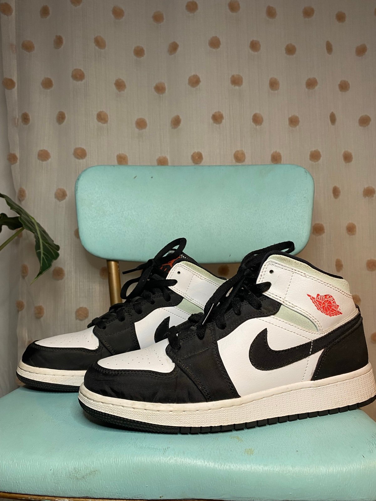 Nike Air Jordan 1 Mid Shoes