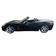 Maisto 2005 Chevrolet Corvette C6 Convertible Diecast Model Car 1/18 Scale