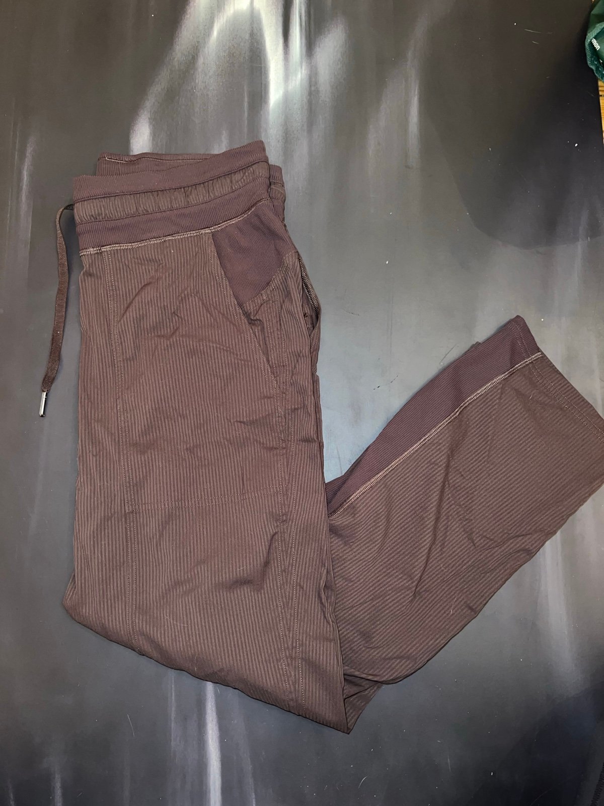 Dance Studio Mid-Rise Cropped Pant