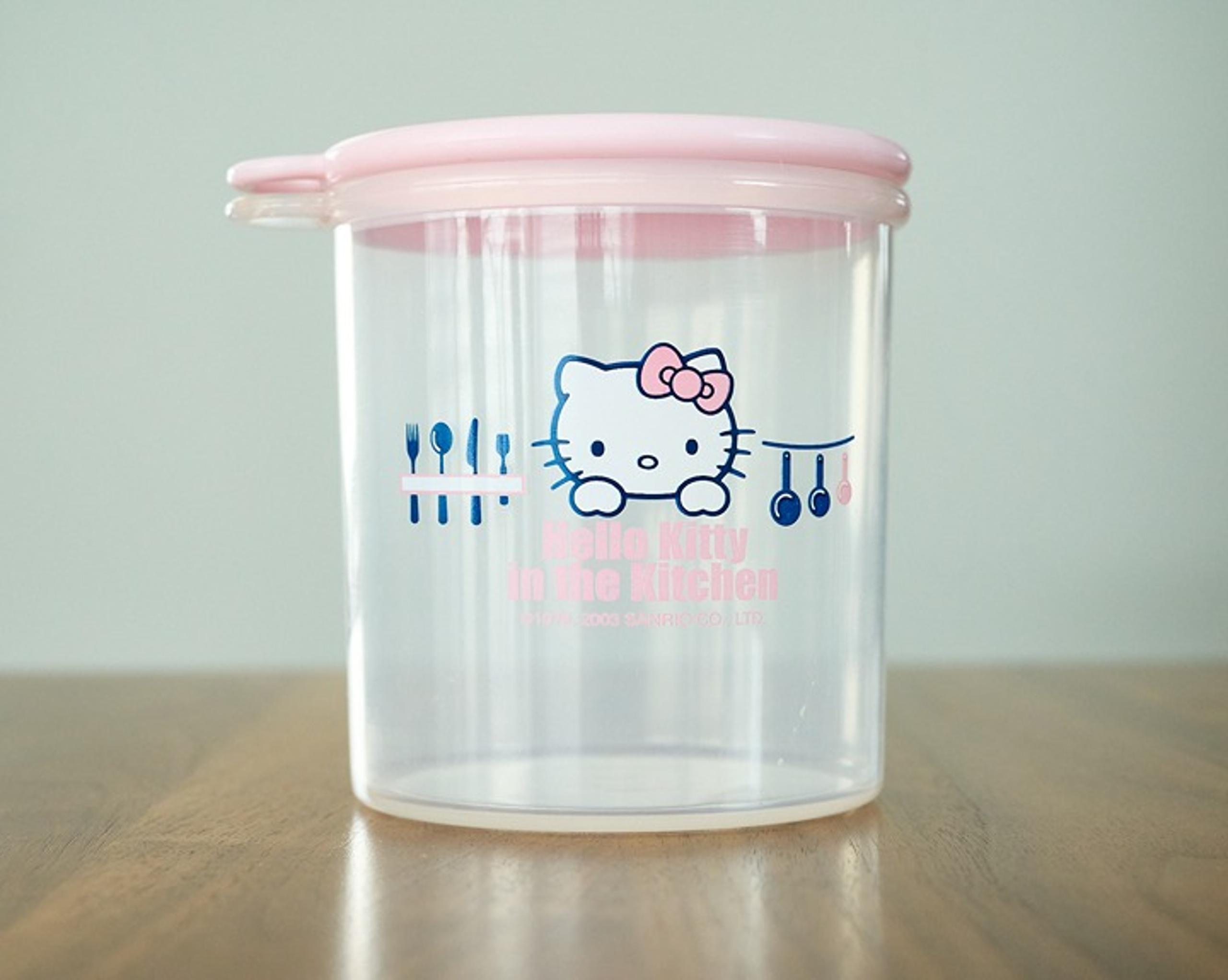 Sanrio HELLO KITTY in the Kitchen Container & Lid Plastic Food Storage Round