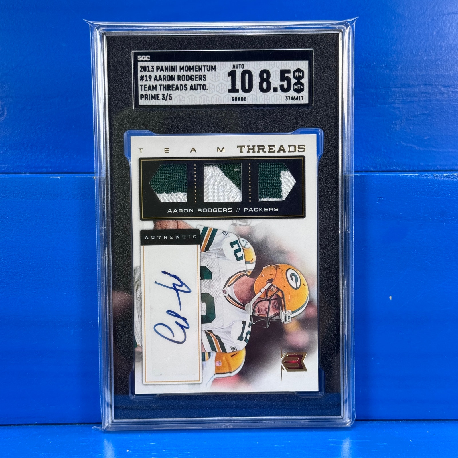 AARON RODGERS 2013 Panini Momentum Team Threads Auto GU Patch SSP /5 SGC Graded