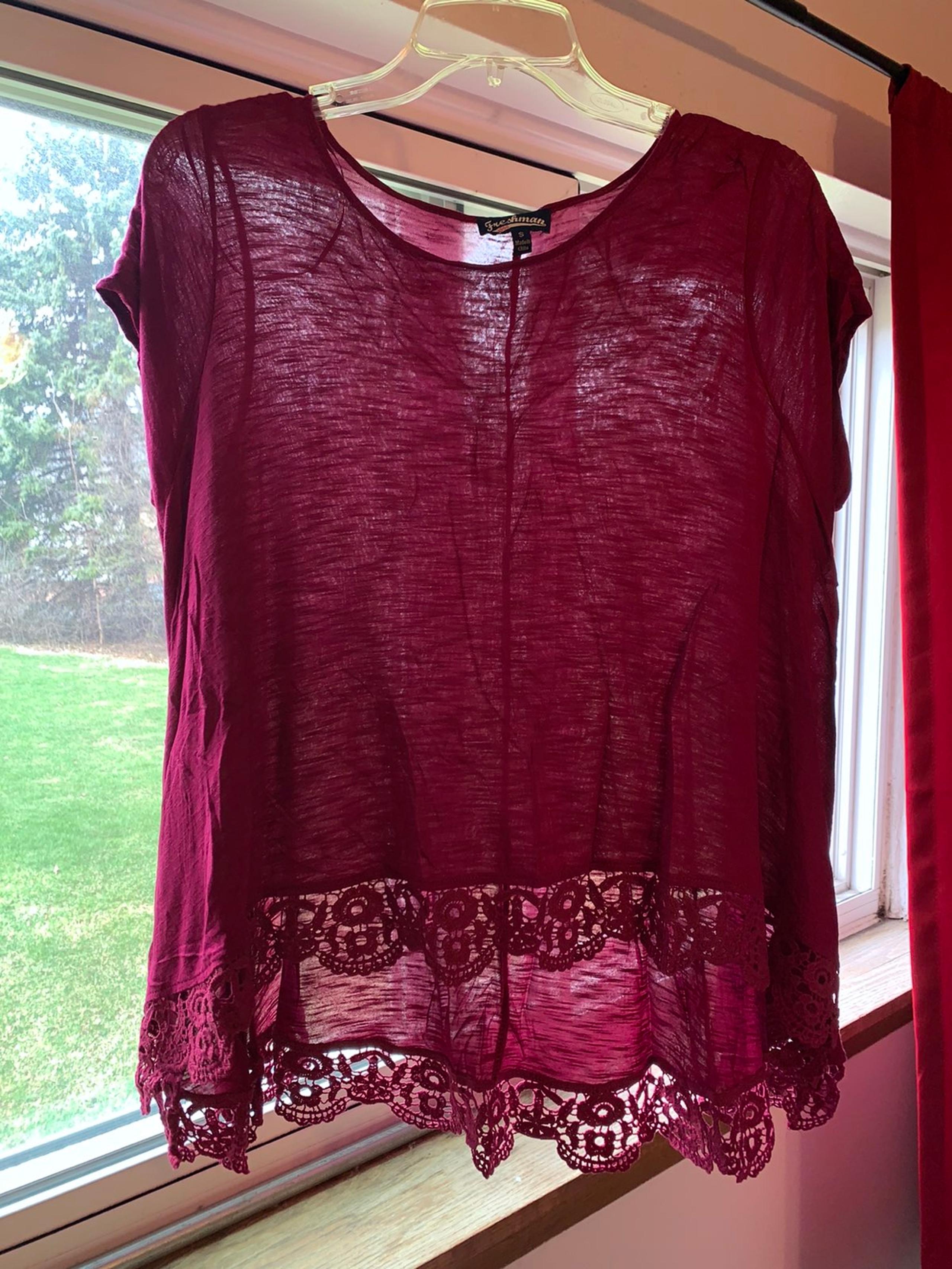 Juniors size small burgundy loose fit t shirt