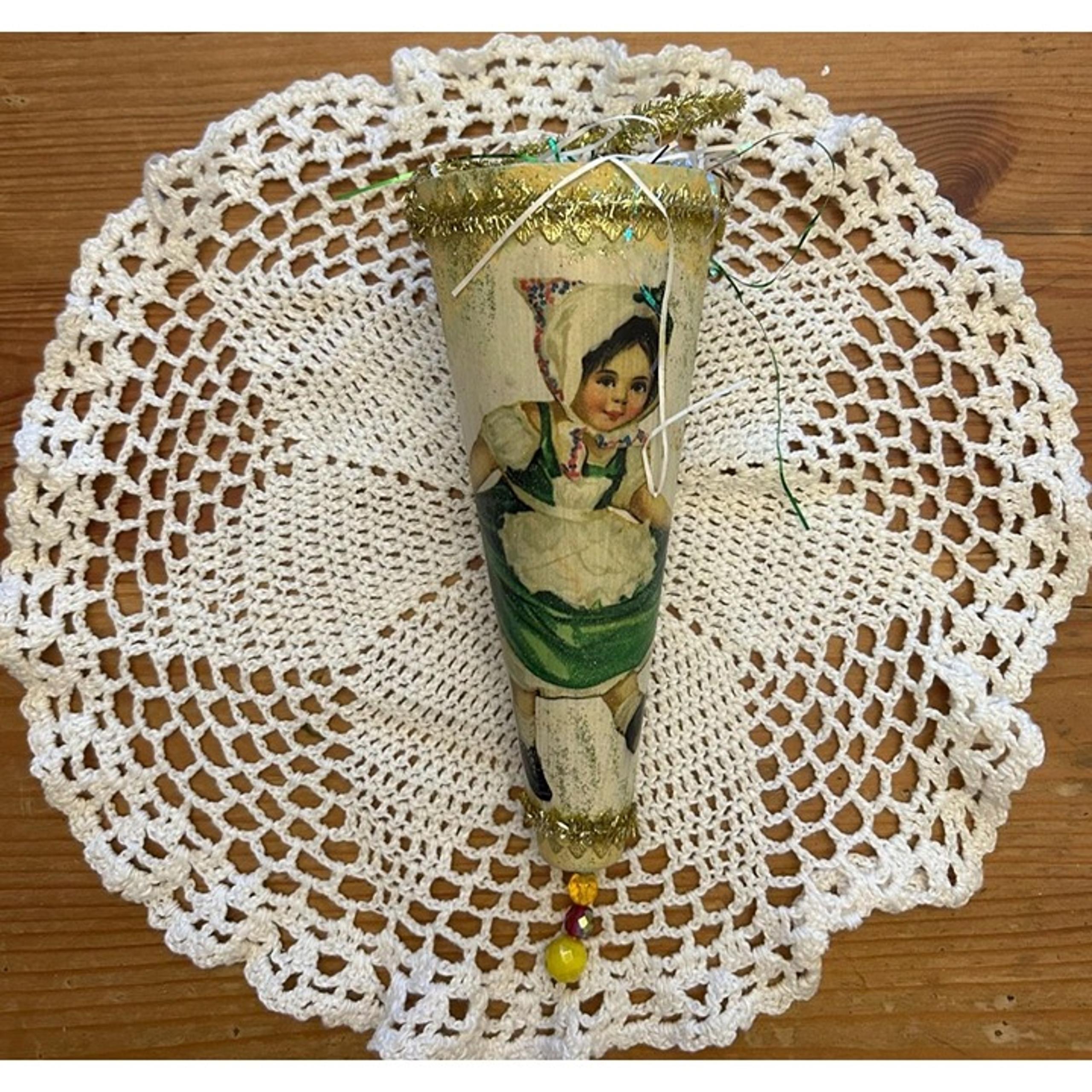 Vintage Dresden Star Victorian Paper Cone St Patricks Day Irish Dance Ornament D