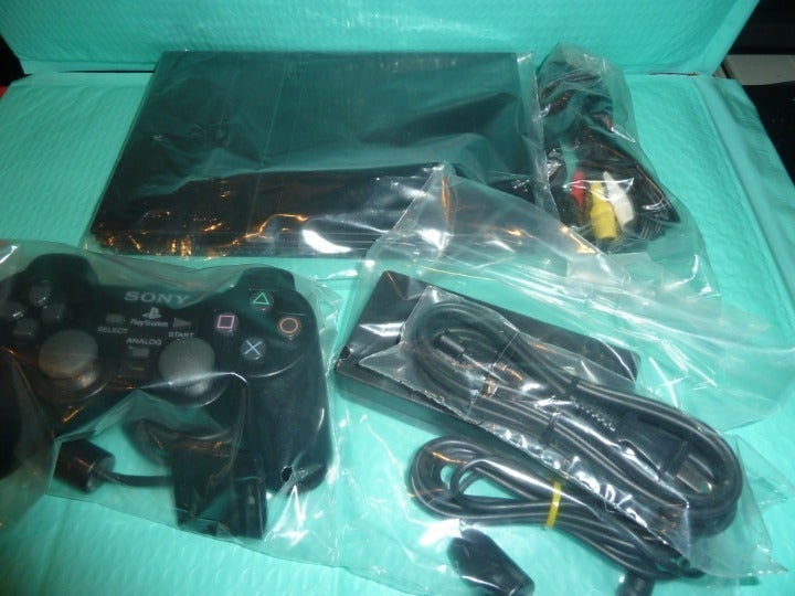 SONY PLAYSTATION 2 SLIM CONSOLE COMPLETE IN GREAT WORKING COND. LIKE NEW