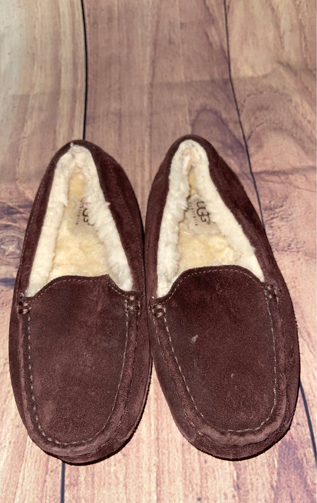 UGG ansley slippers. Kids