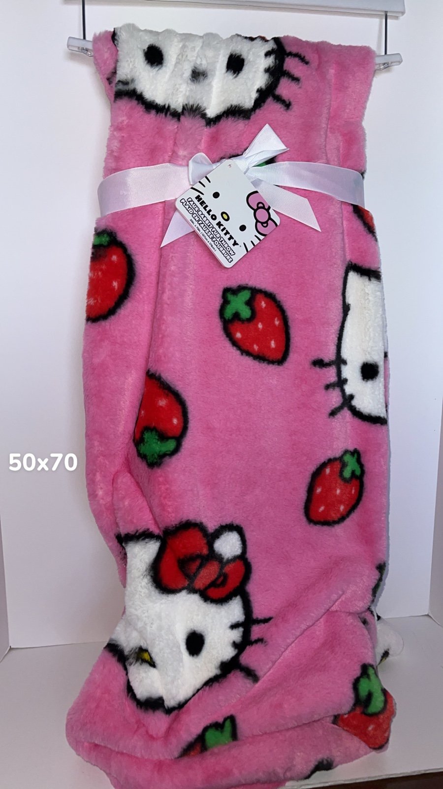 Hello Kitty Fluffy Strawberry