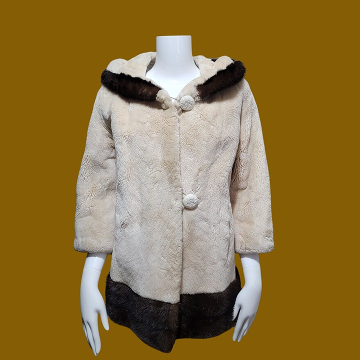 Vintage Fur Jacket Old Money Dark Academia Luxurious Glamorous Cozy Soft