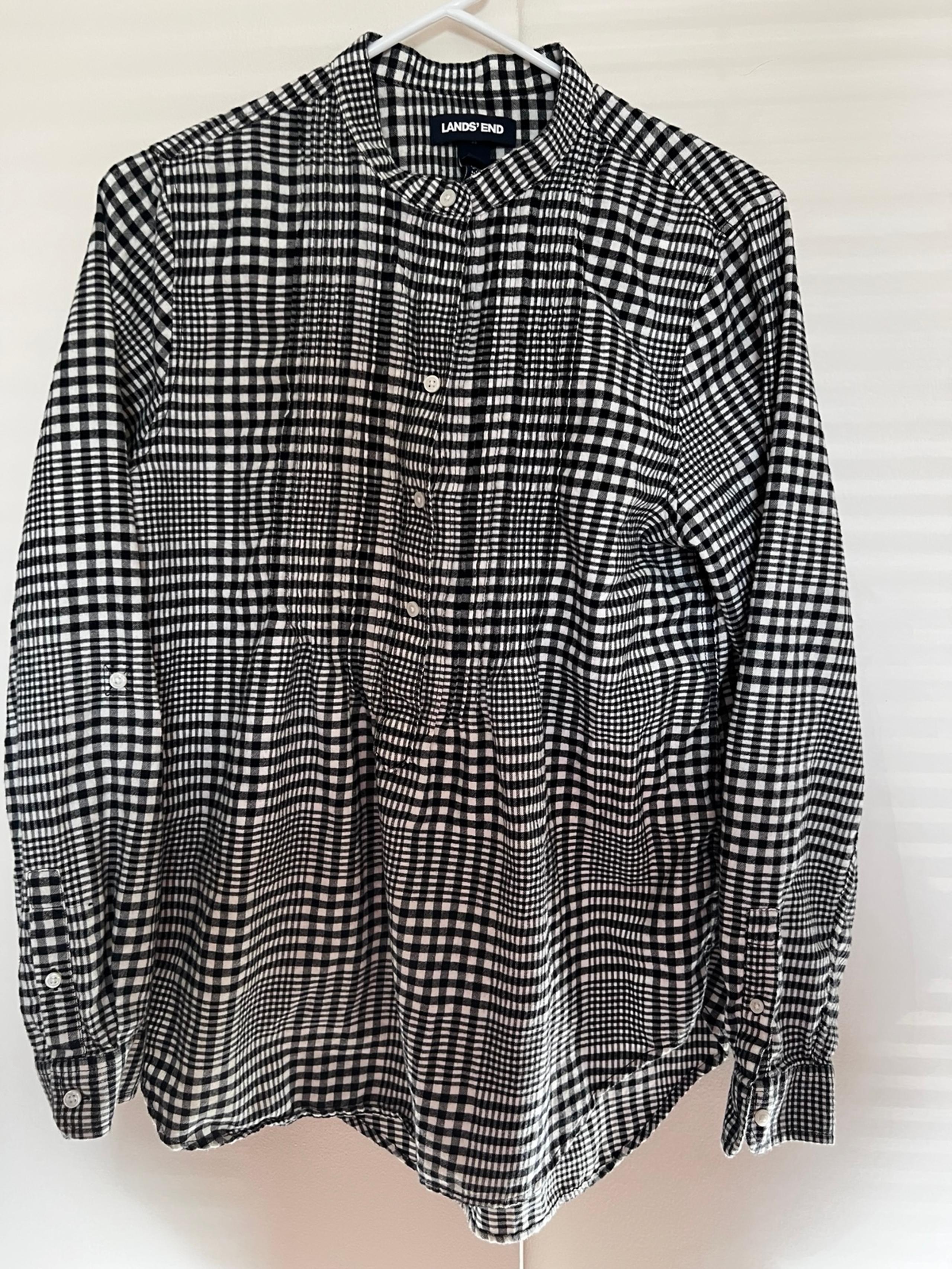 Lands End Womens Sz 8 Blouse Black/White Plaid Pleated Front Tab Sleeve

The blo