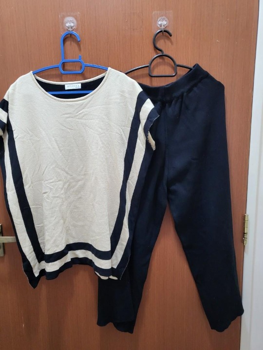 2 pieces sets Cream and black