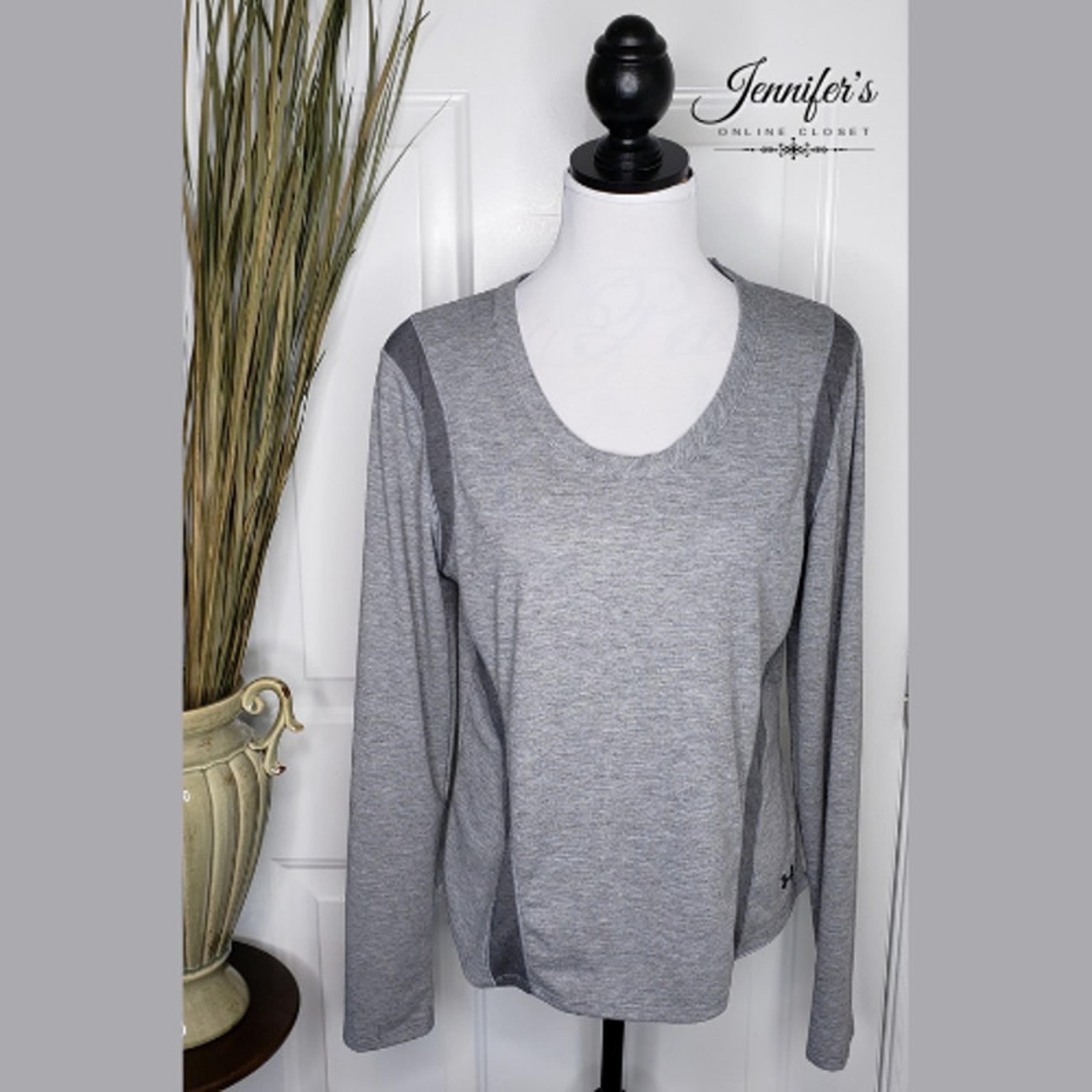 Under Armour Women's Gray Scoop Neck Long Sleeve Athletic Top Size Large