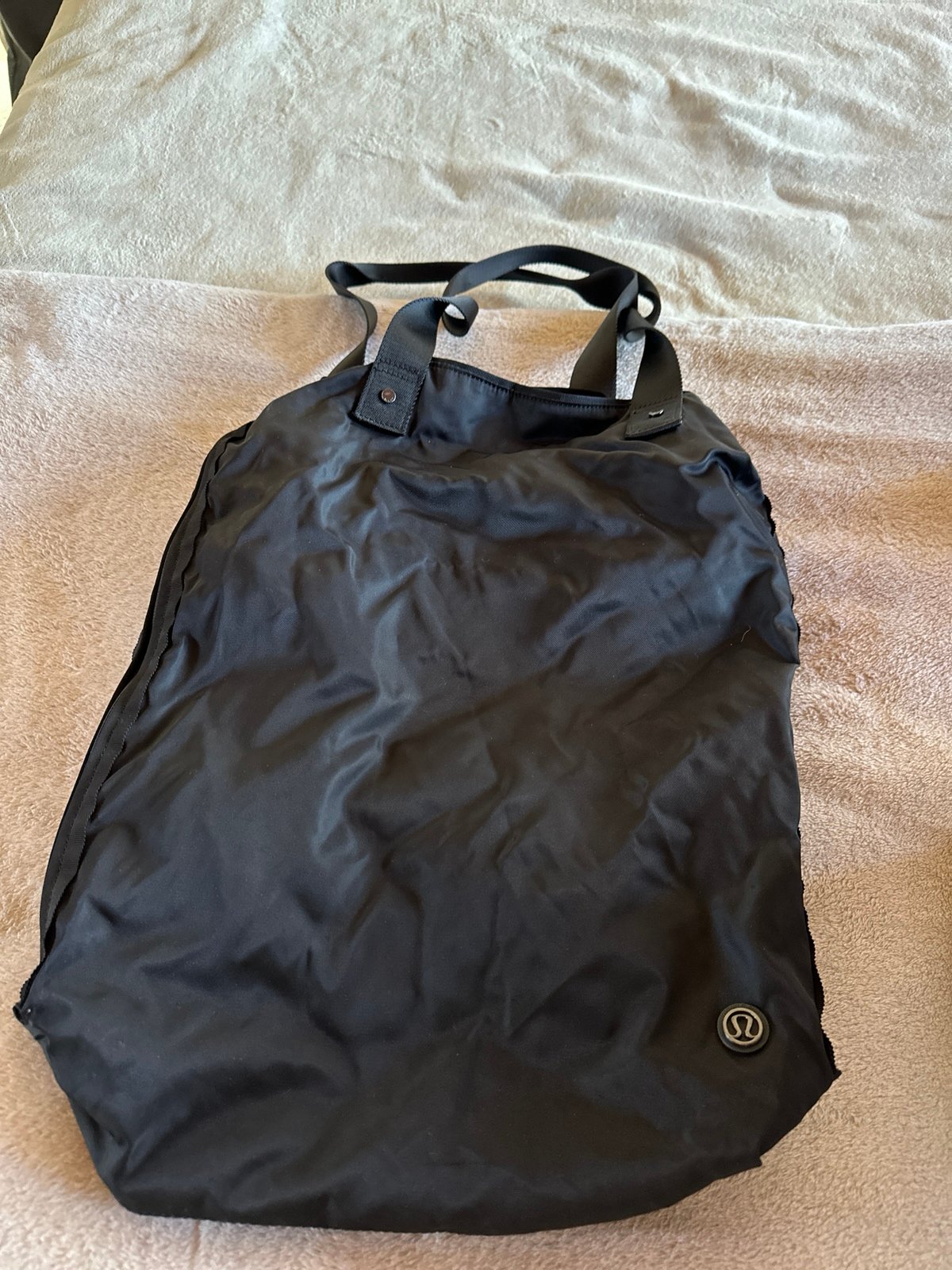 Lululemon yoga bag or workout bag tote
