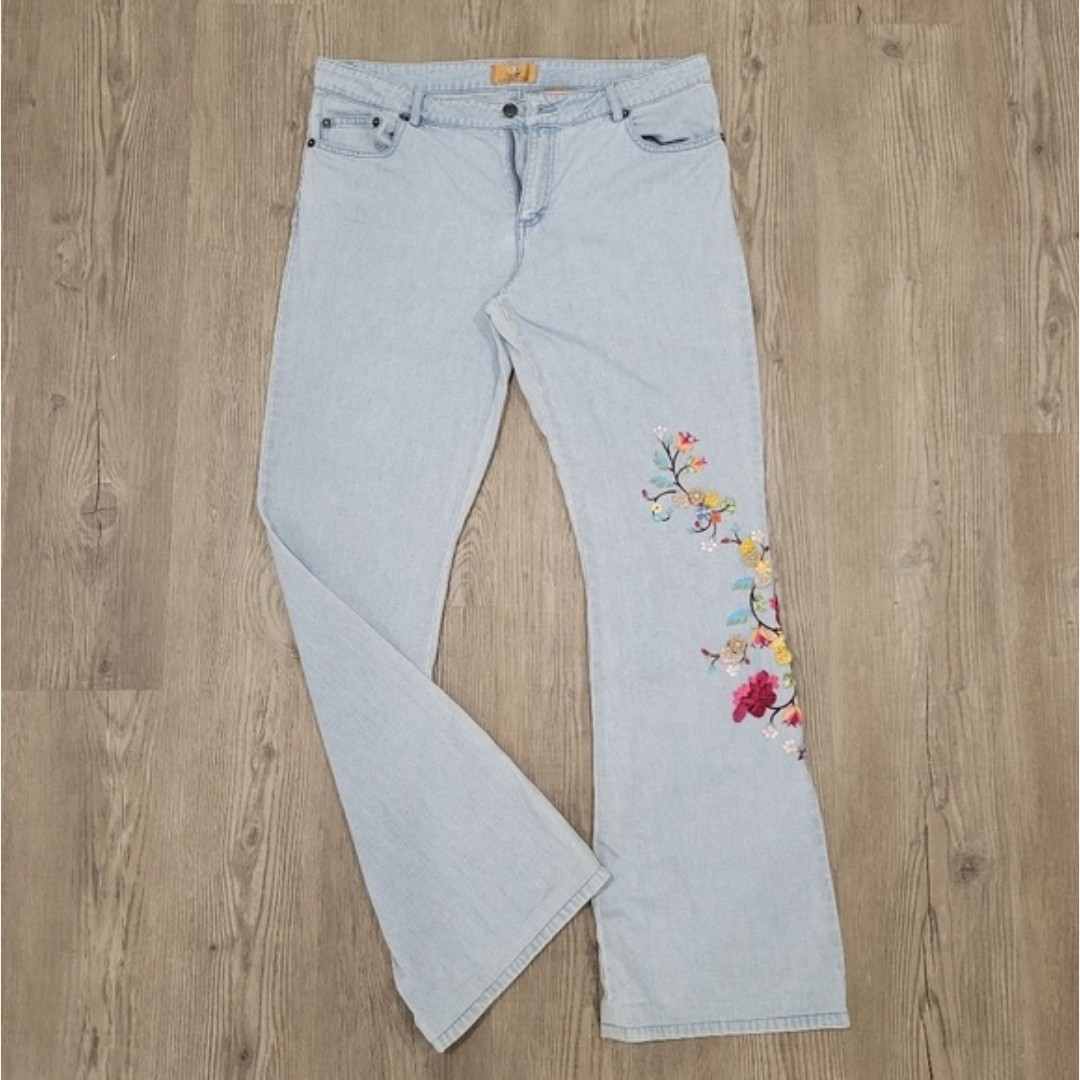 Dana Buchman Y2K Vintage Embordered Flare Jeans