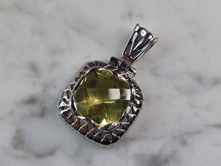 Womens Vintage Estate Sterling Silver Peridot Pendant 8.1g E1856