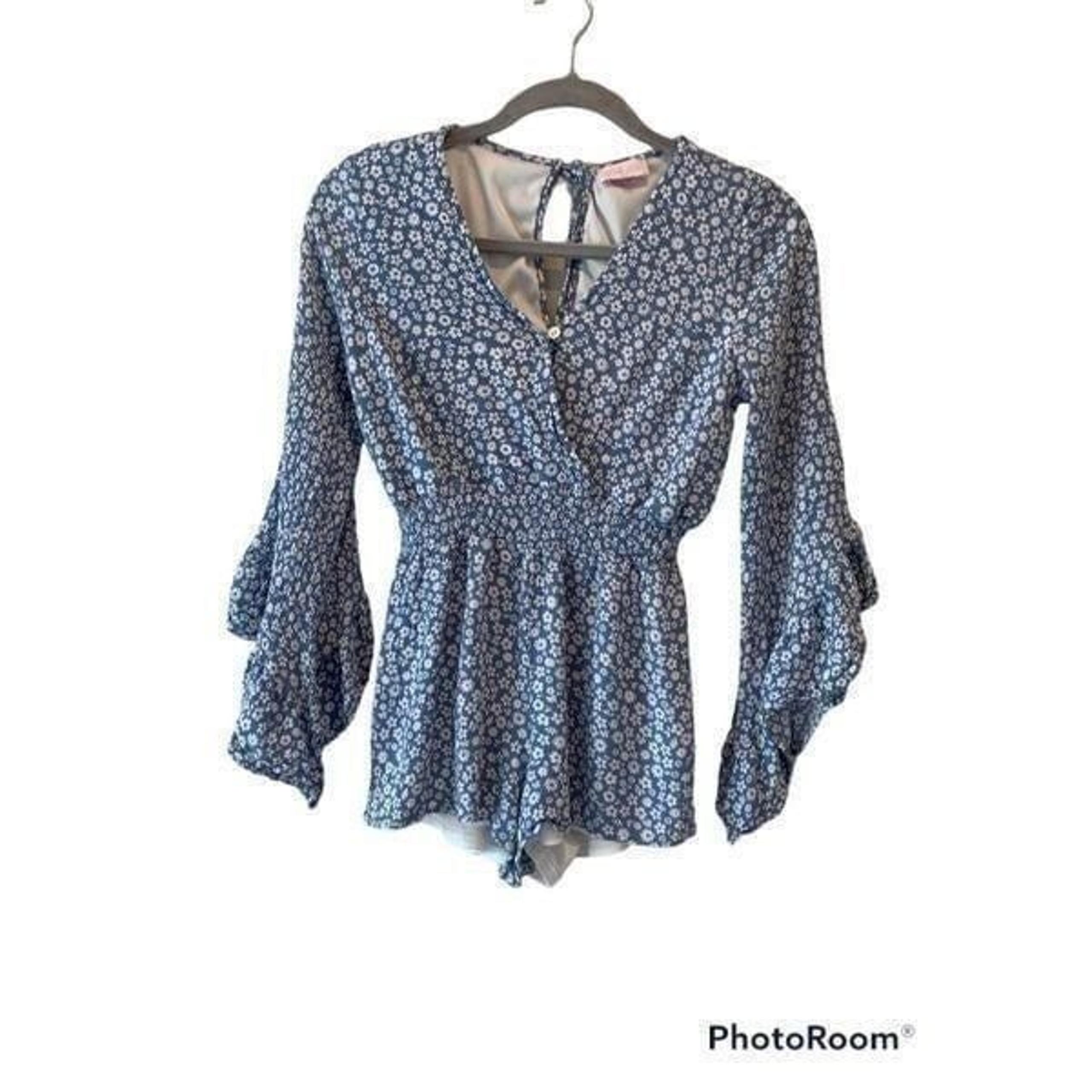 Pink Lily Women's Blue & White Floral Print V-Neck Butterfly Sleeve Blouse Size