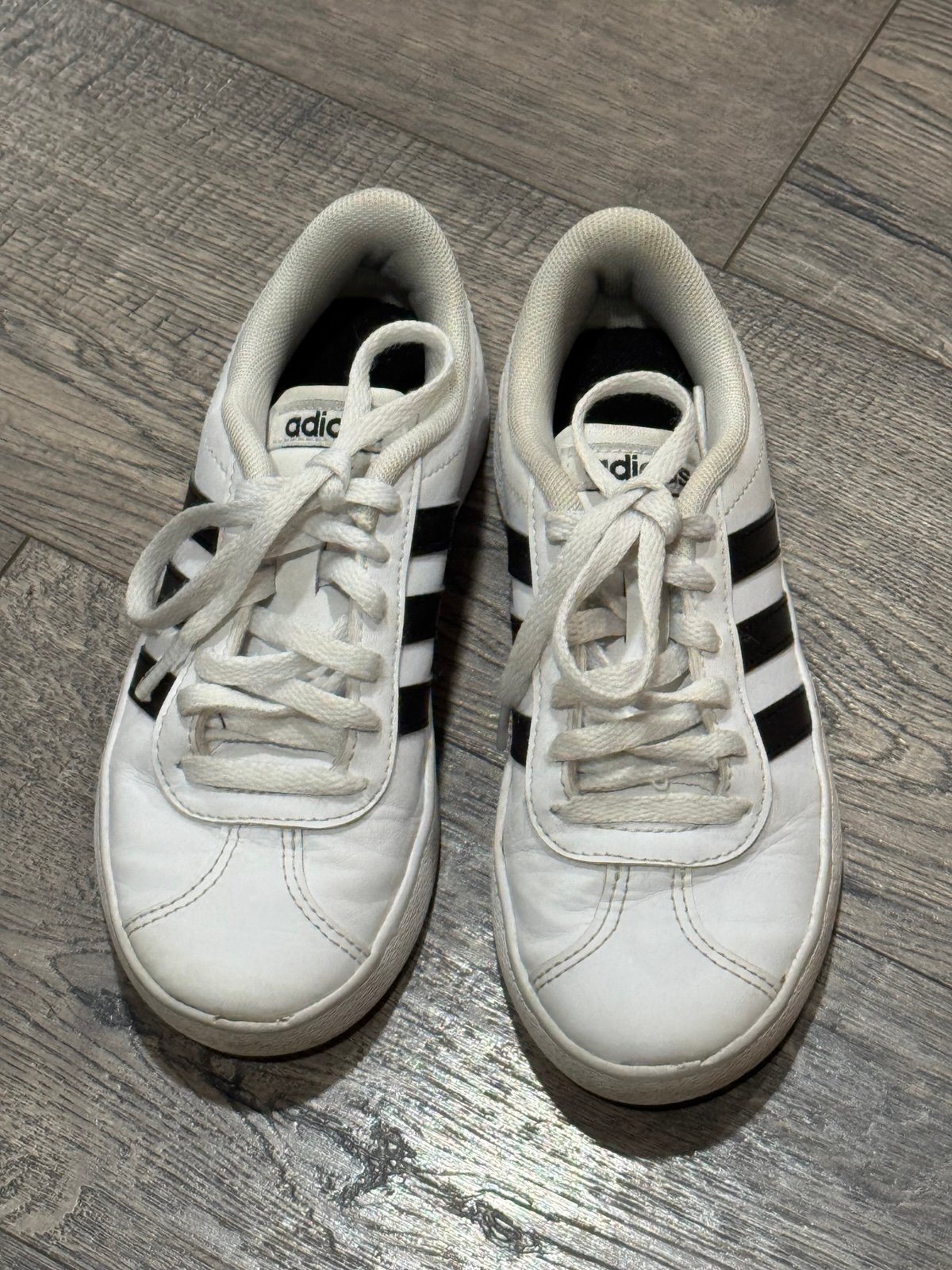 Adidas Grand Court youth shoes, size 13. Excellent used condition!