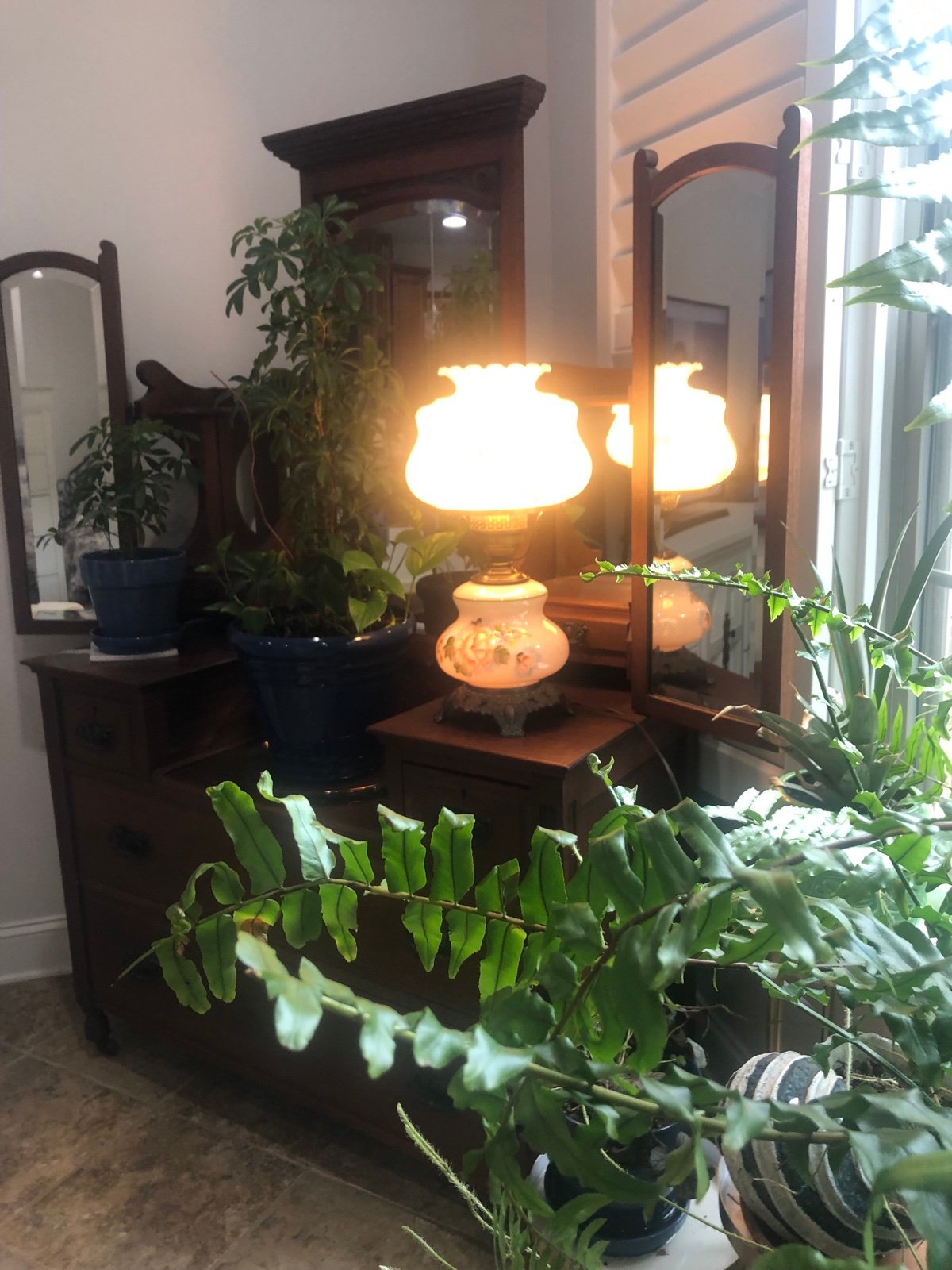 Accurate casting co glass Victorian style lamp