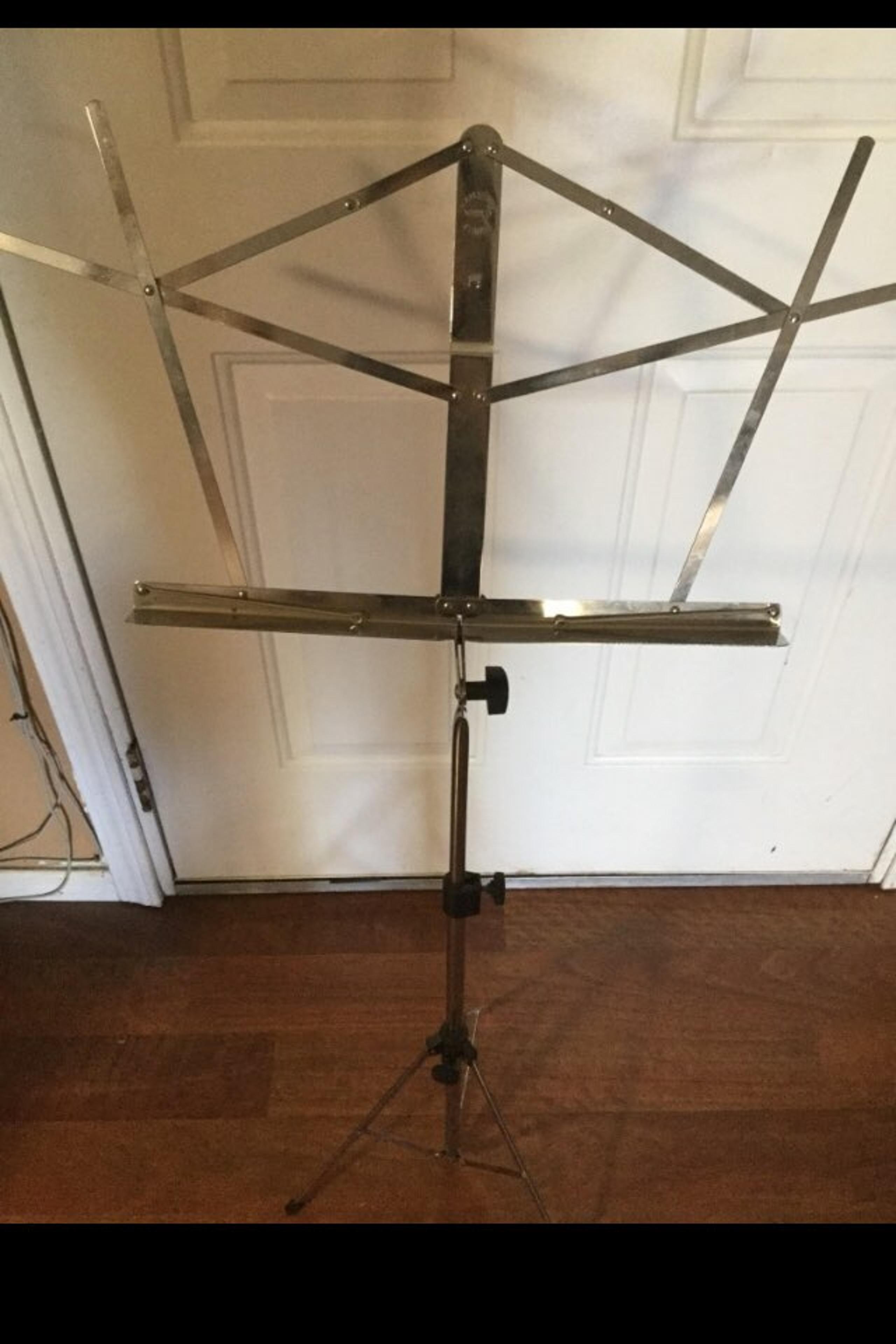 Folding music stand