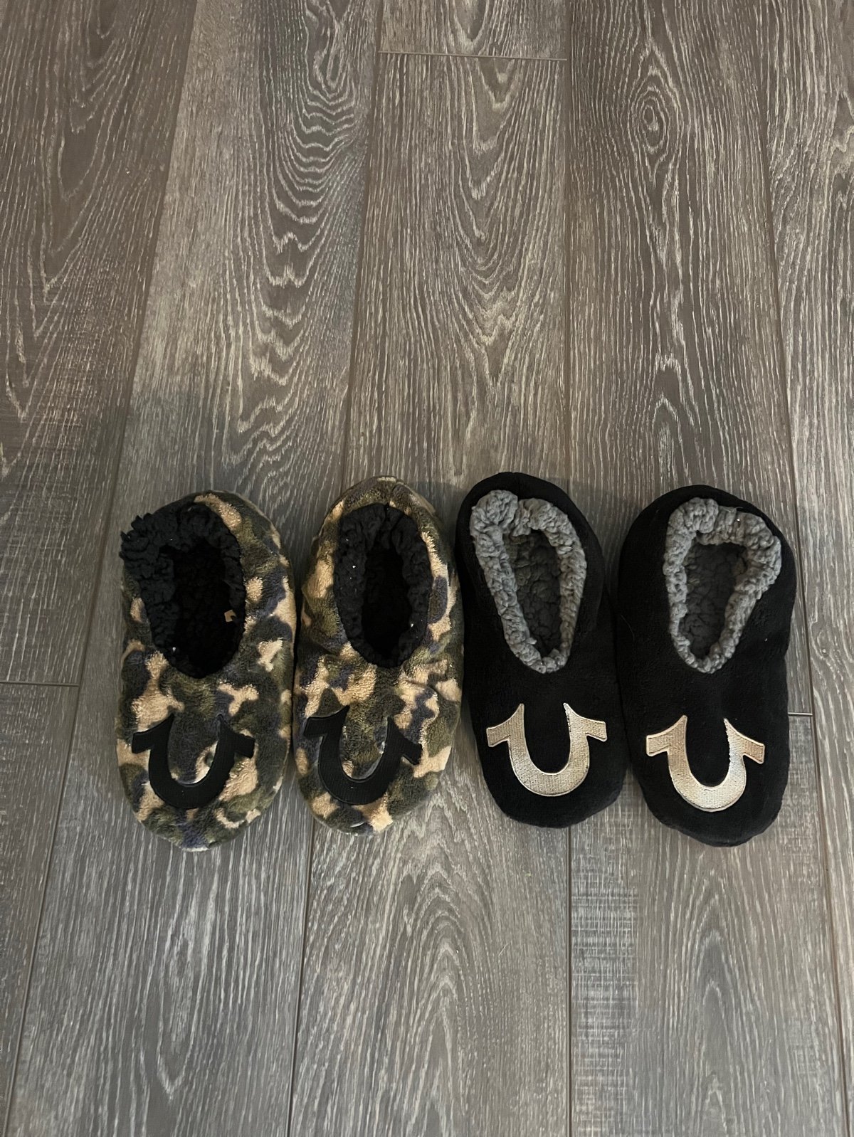 True Religion slippers (set)