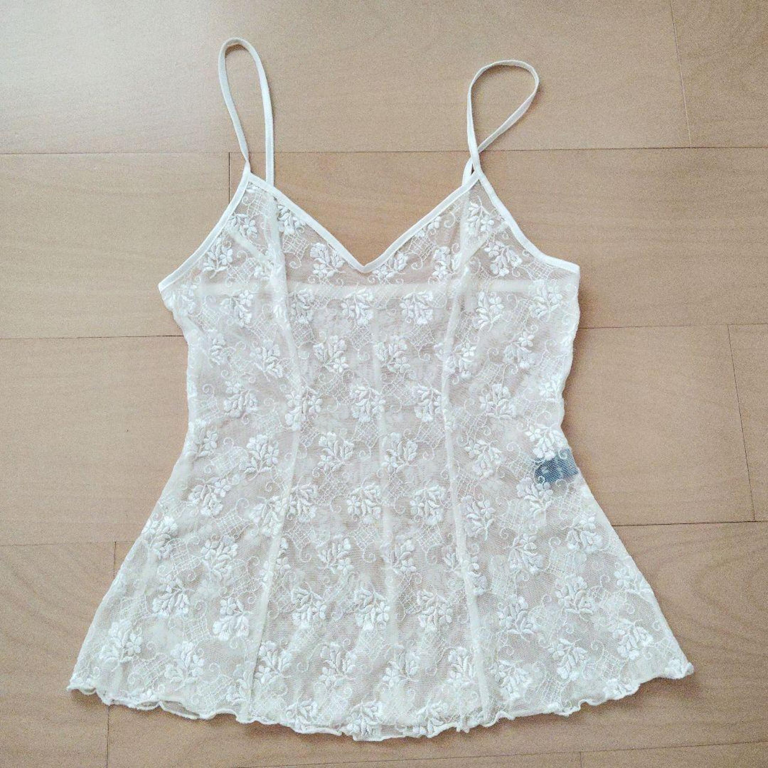 Bisou-Bisou Lace Camisole V-Neck Cream