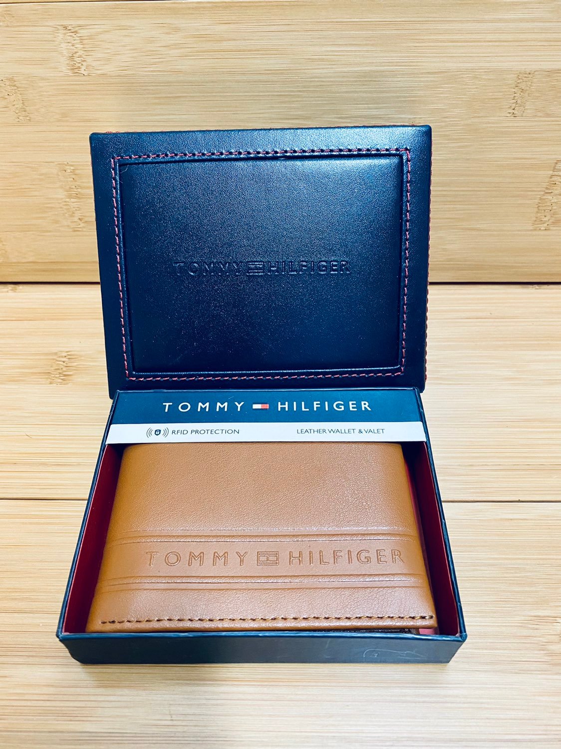 Tommy Hilfiger RFID Passcase Genuine Leather Wallet Tan 31HP220060
