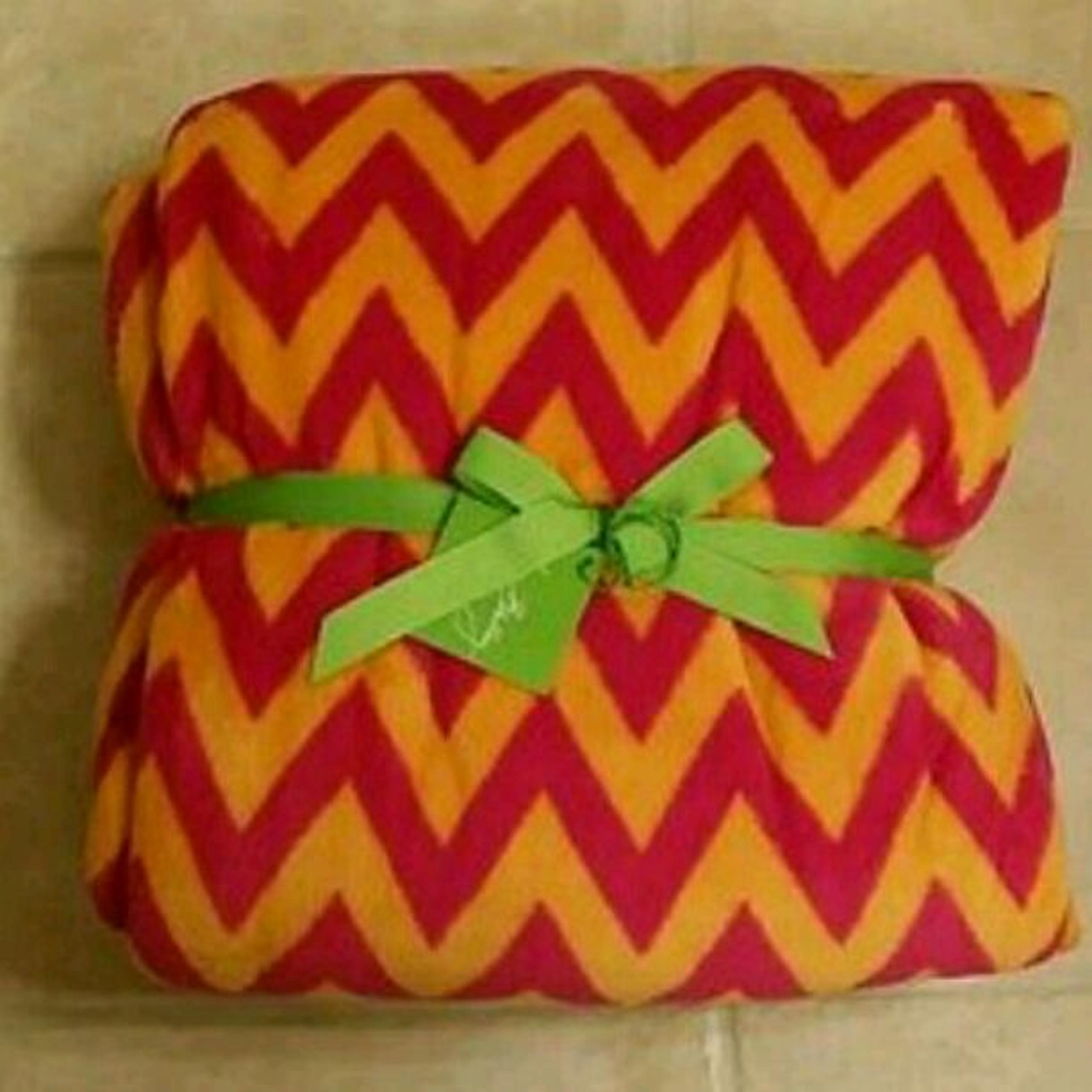 Nwt Vera Bradley throw blanket