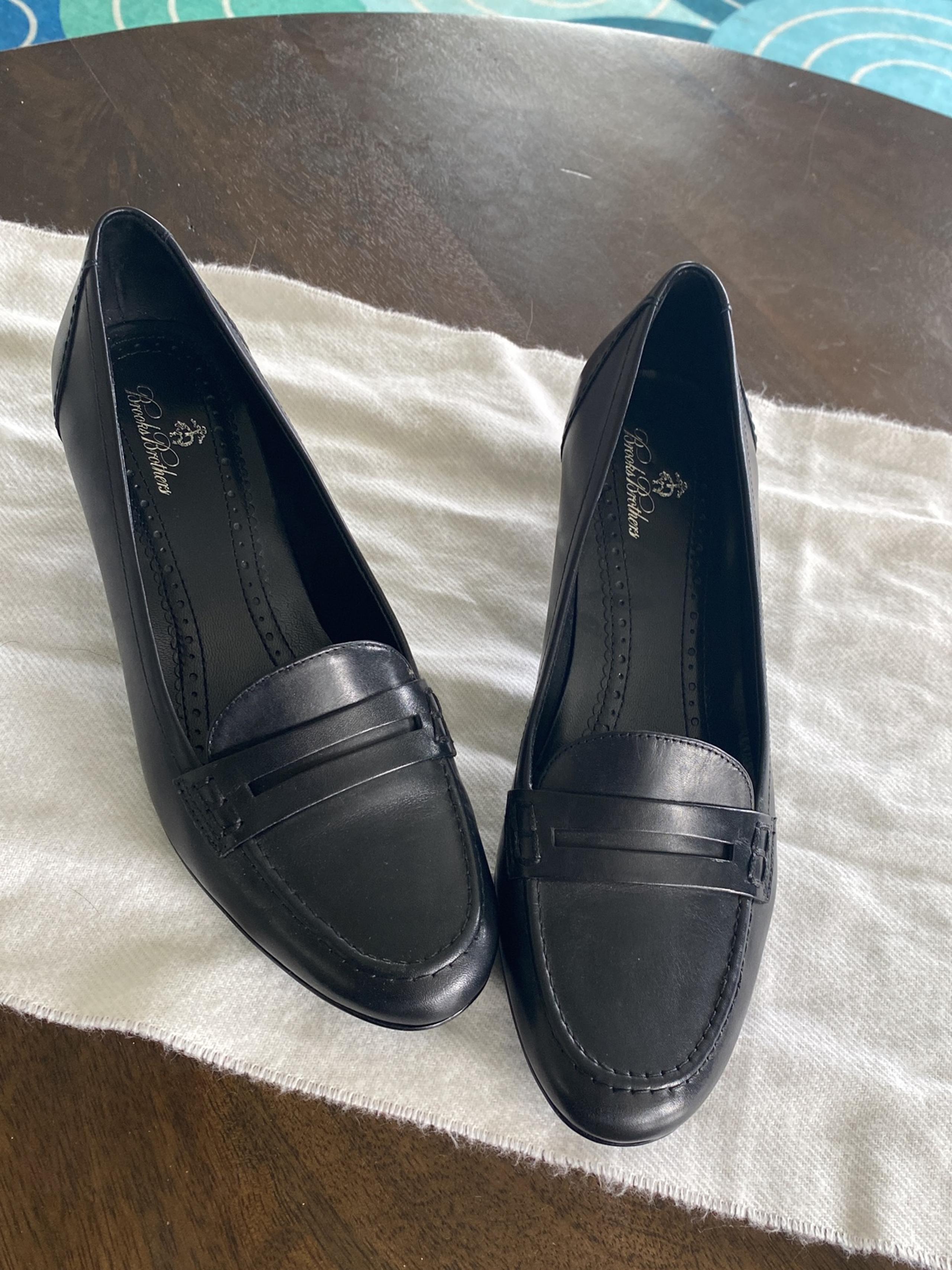 Brooks Brothers ladies classic pumps/heels, size 6.5