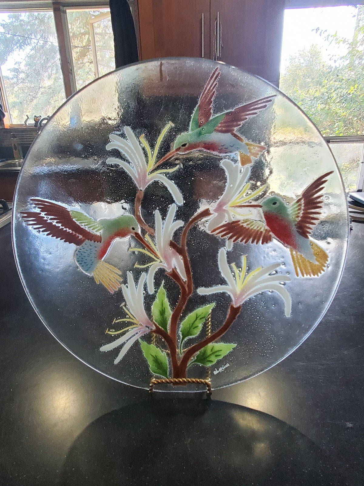 Fusion Art Glass 11-Inch Round Plate with Hummingbird Design
