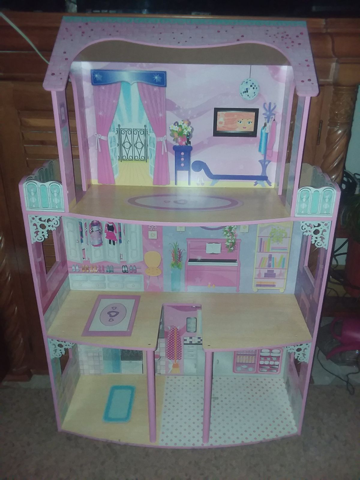 Dollhouse and accessories
