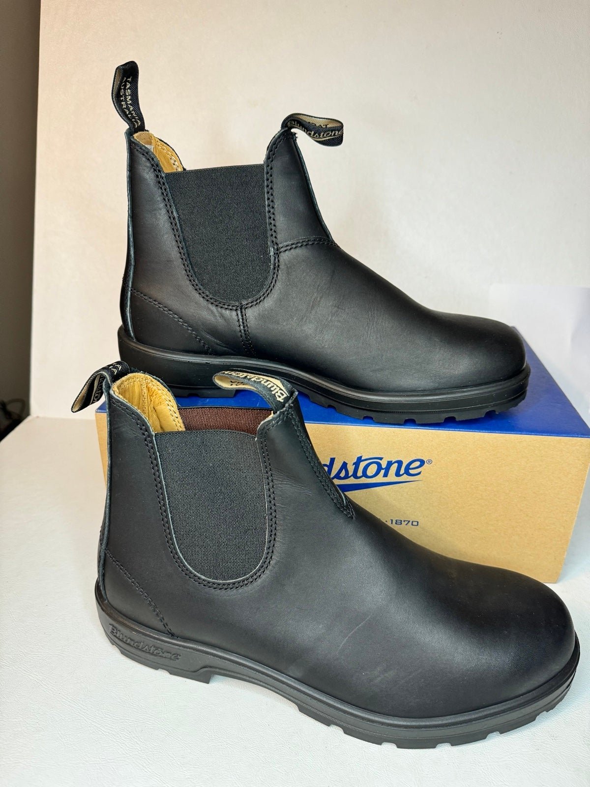 Blundstone Gender Inclusive Black Chelsea Boot casual classic work comfy outdoor