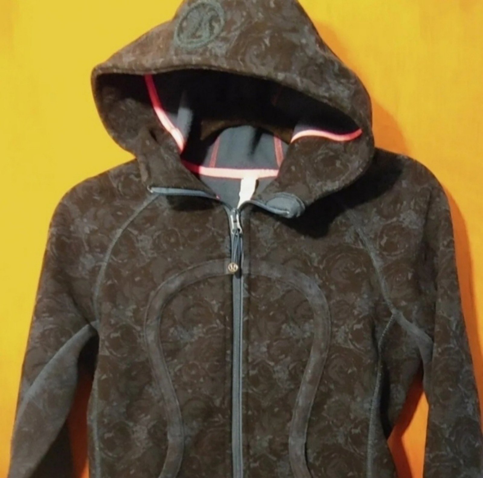 LULULEMON ATHLETICA  Zipup JACKET  Size  6 Hooded with Thumbholes