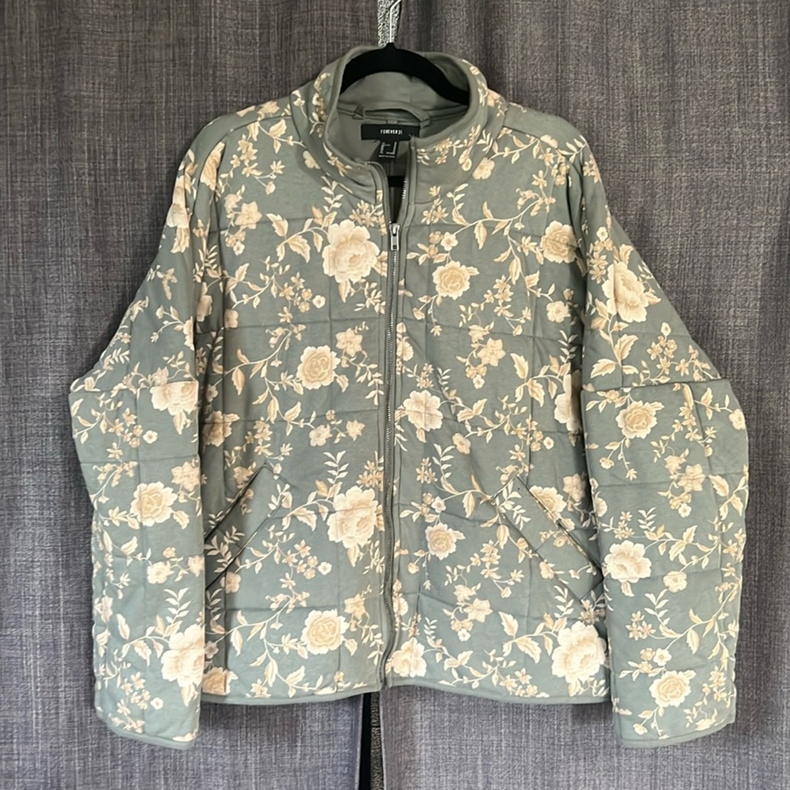 Forever 21 dolman quilted jacket zip up floral print with pockets size medium