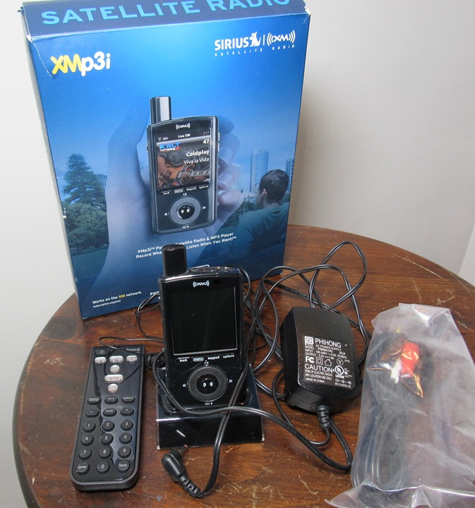 Sirius XM XMp3i Personal Portable Satellite Radio + MP3 Play + Home Kit Receiver