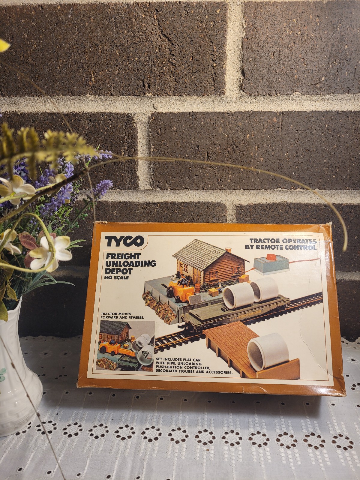 Vintage Tyco Freight Unloading Depot HO Scale Remote Control