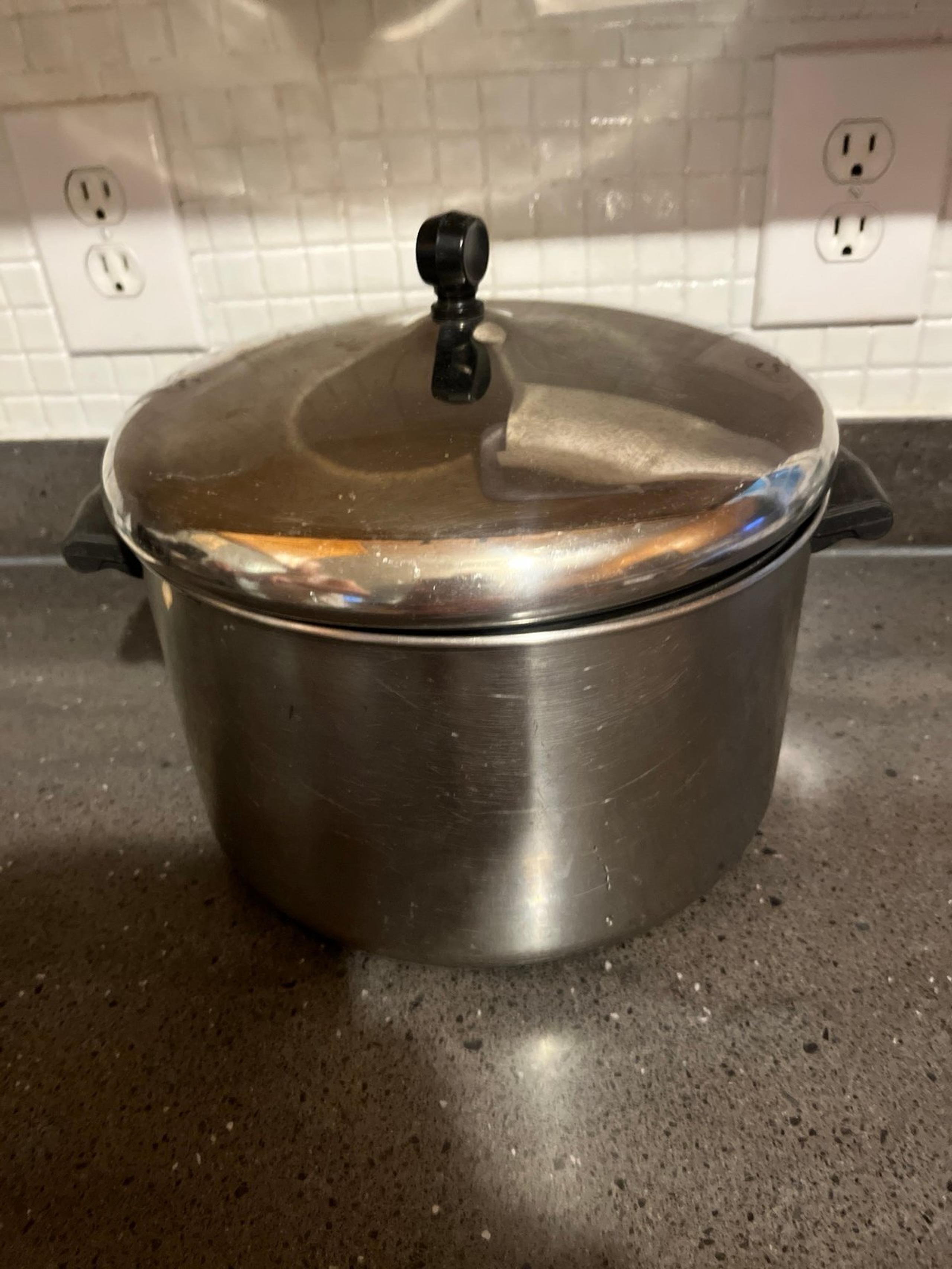 Farberware 8 qt stockpot Aluminum clad stainless steel USA