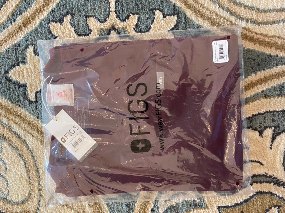 Figs scrubs maroon! In bags xs/ xxs jogg
