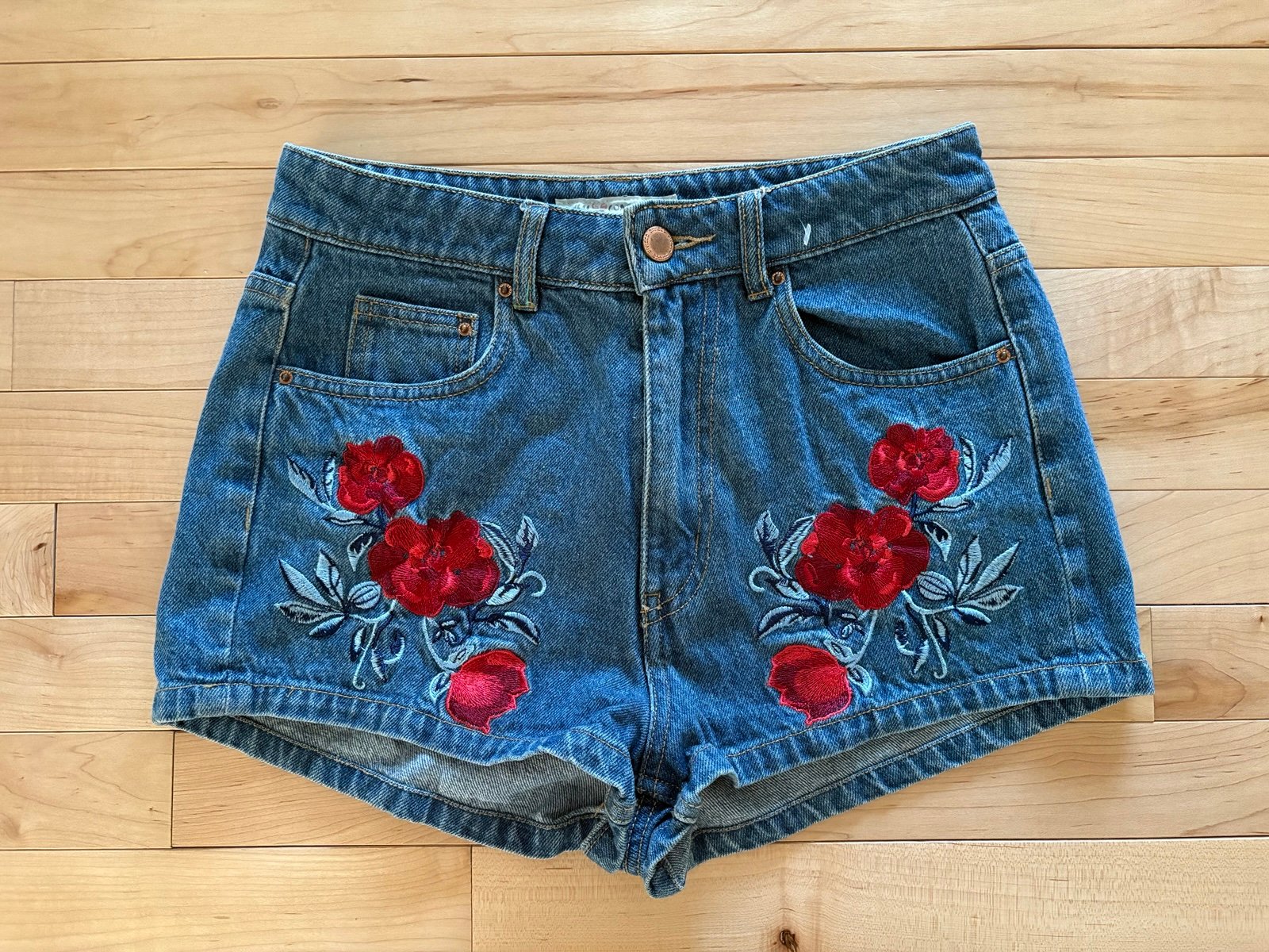 H&M Coachella Official Collection Floral Embroidered Denim Shorts Size 8